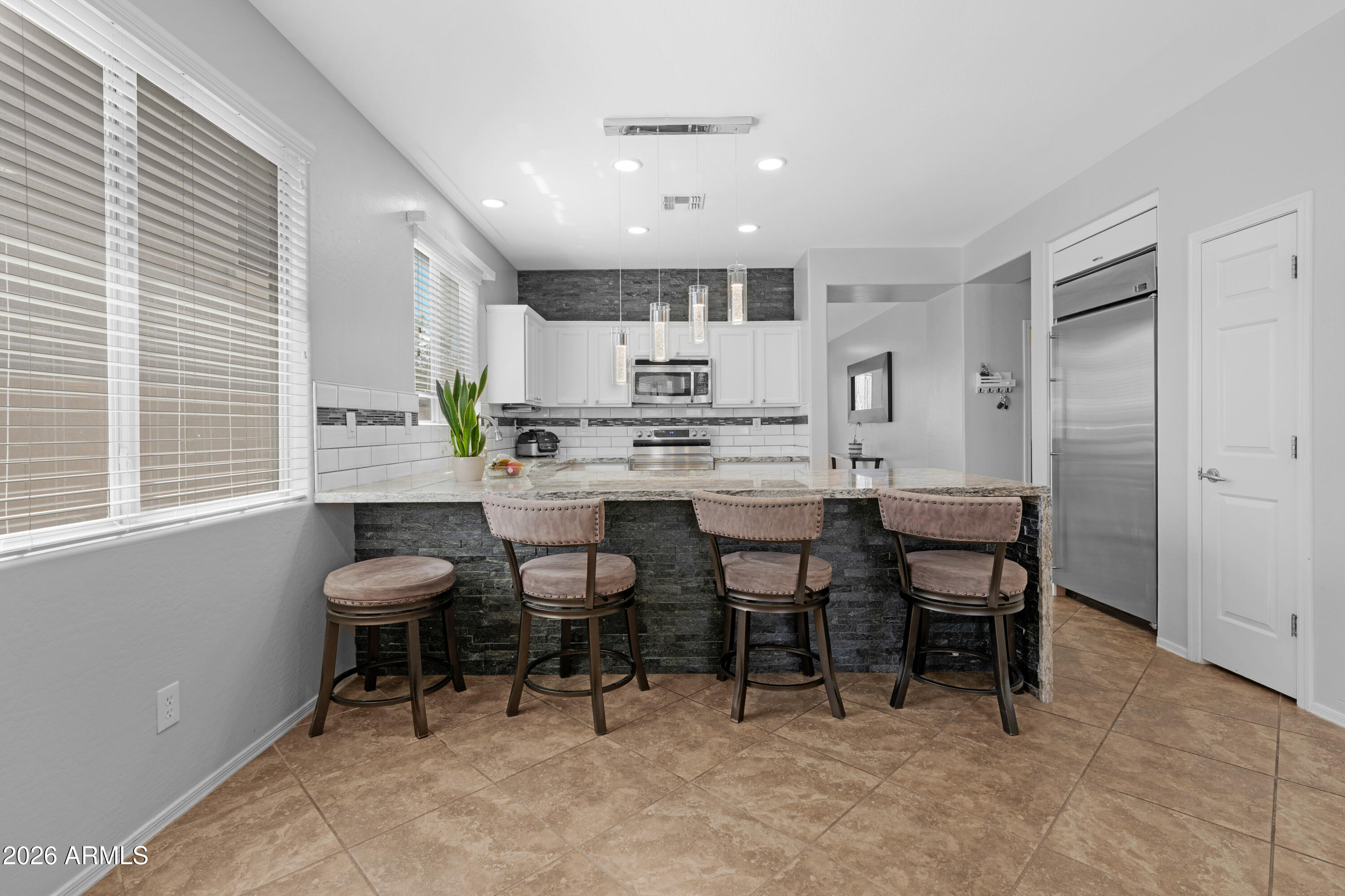 3942 W GLACIER Court