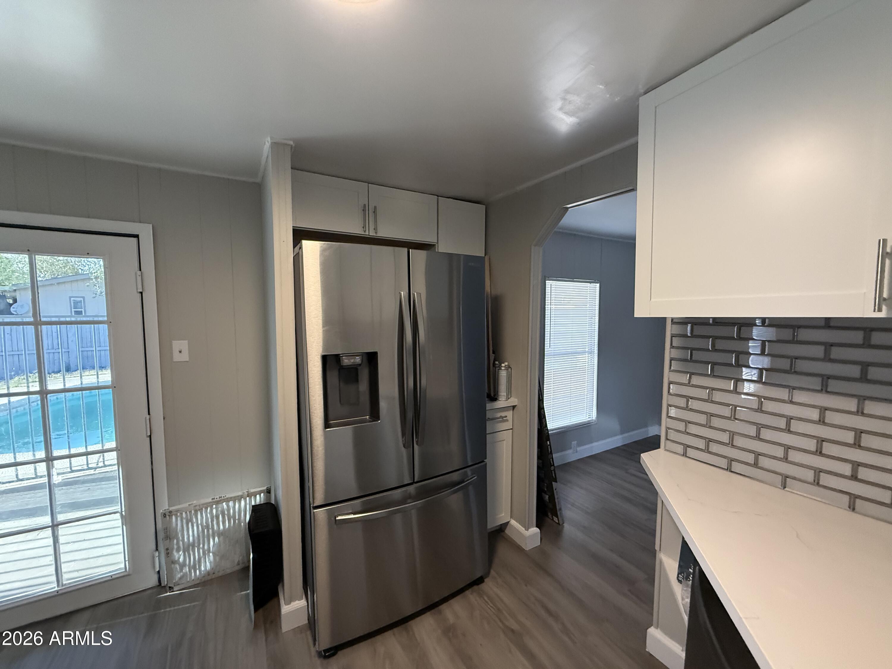 700 W MANOR Street