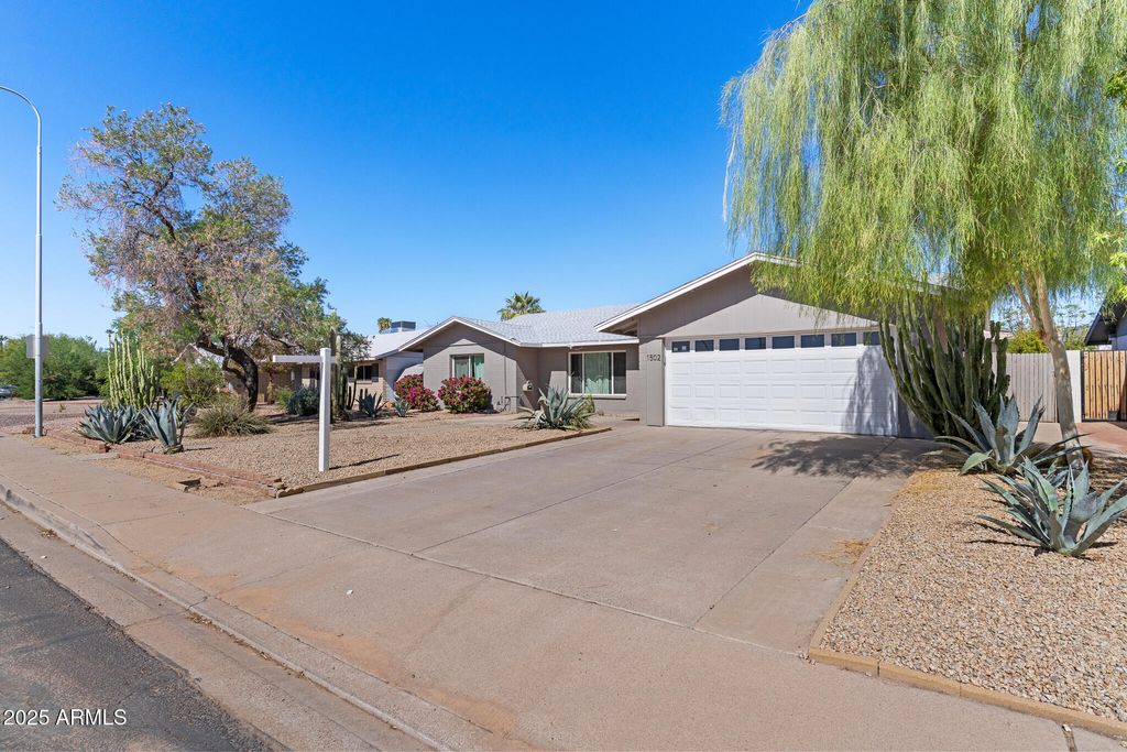 Photo of 1502 E Minton Drive, Tempe, AZ 85282 (MLS # 6883236)