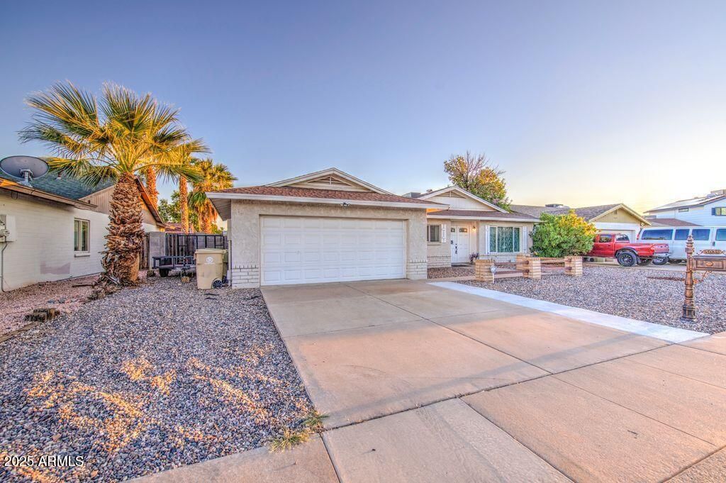 Photo of 5039 W Mercer Lane, Glendale, AZ 85304 (MLS # 6925667)