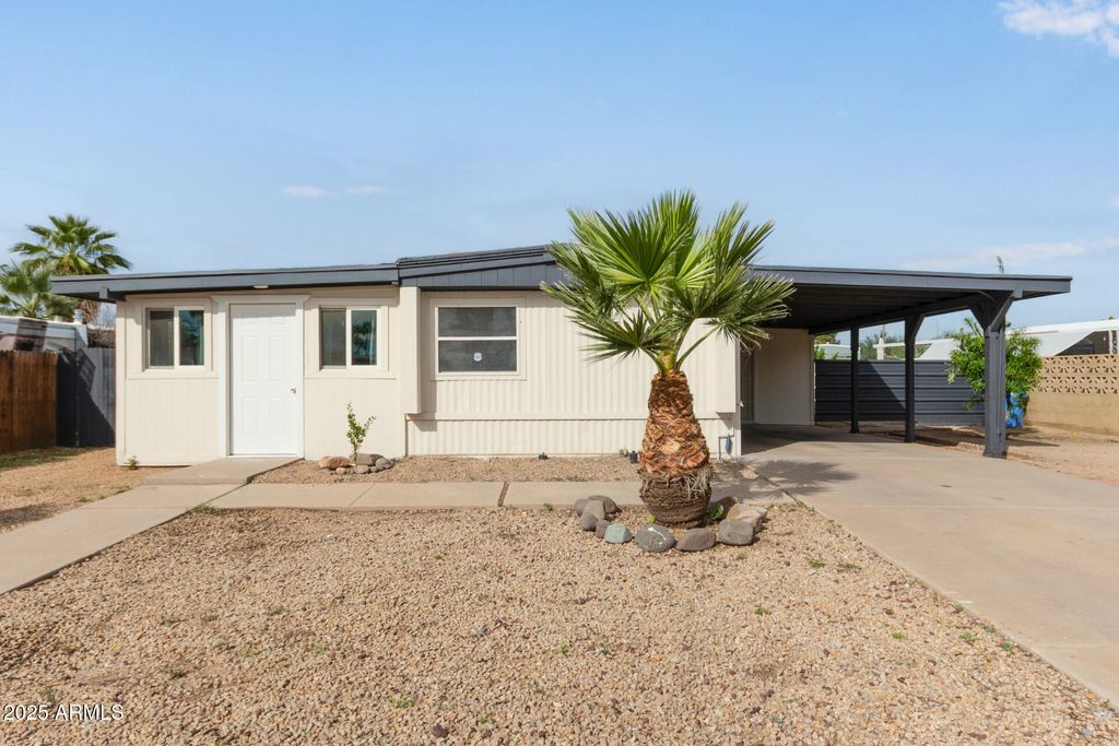 Photo of 422 E Wagoner Road, Phoenix, AZ 85022 (MLS # 6952226)