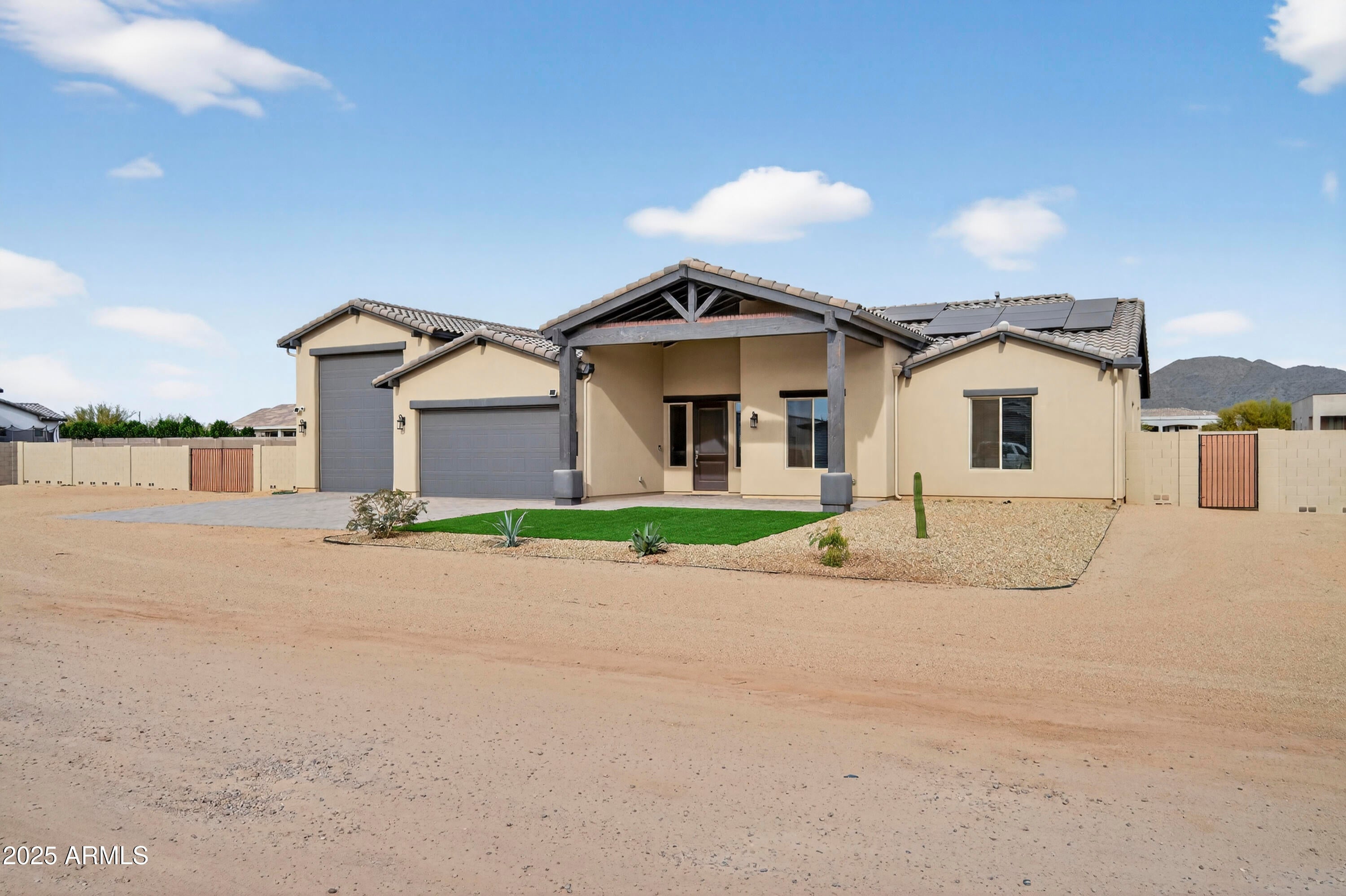 2120 W TANYA Trail