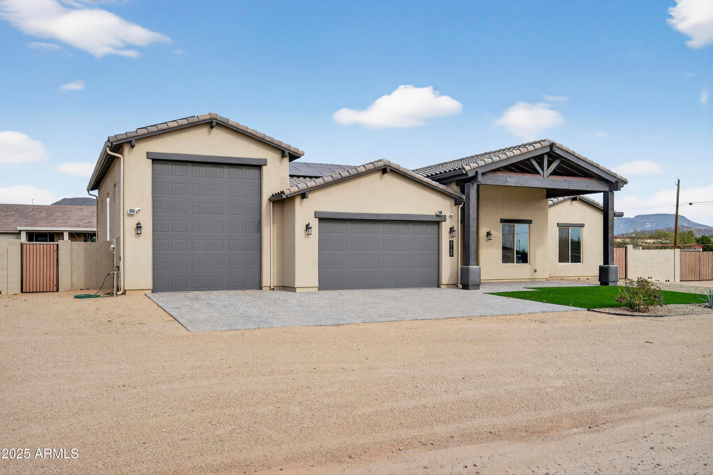 2120 W TANYA Trail