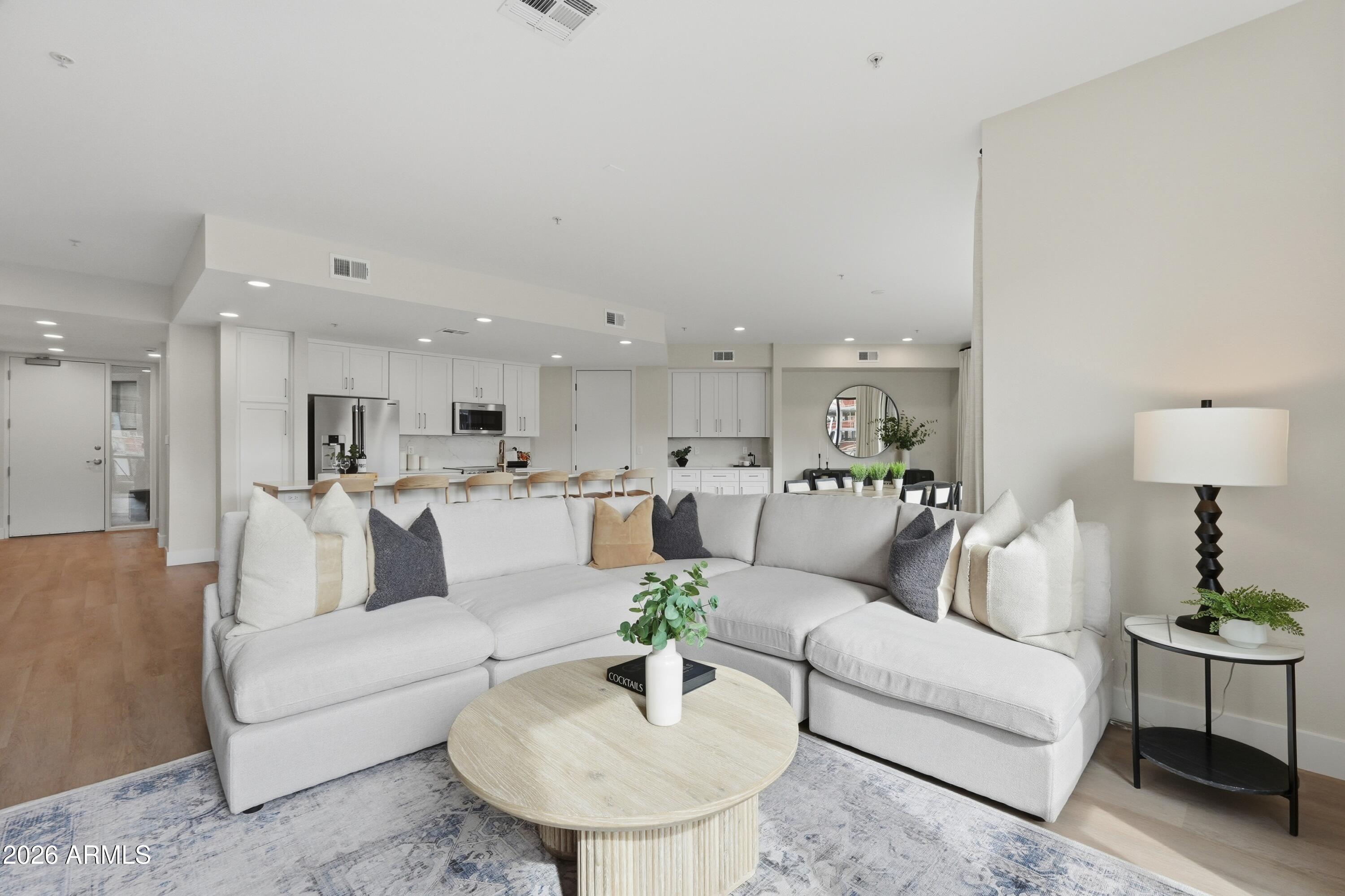 7126 E OSBORN Road 2006