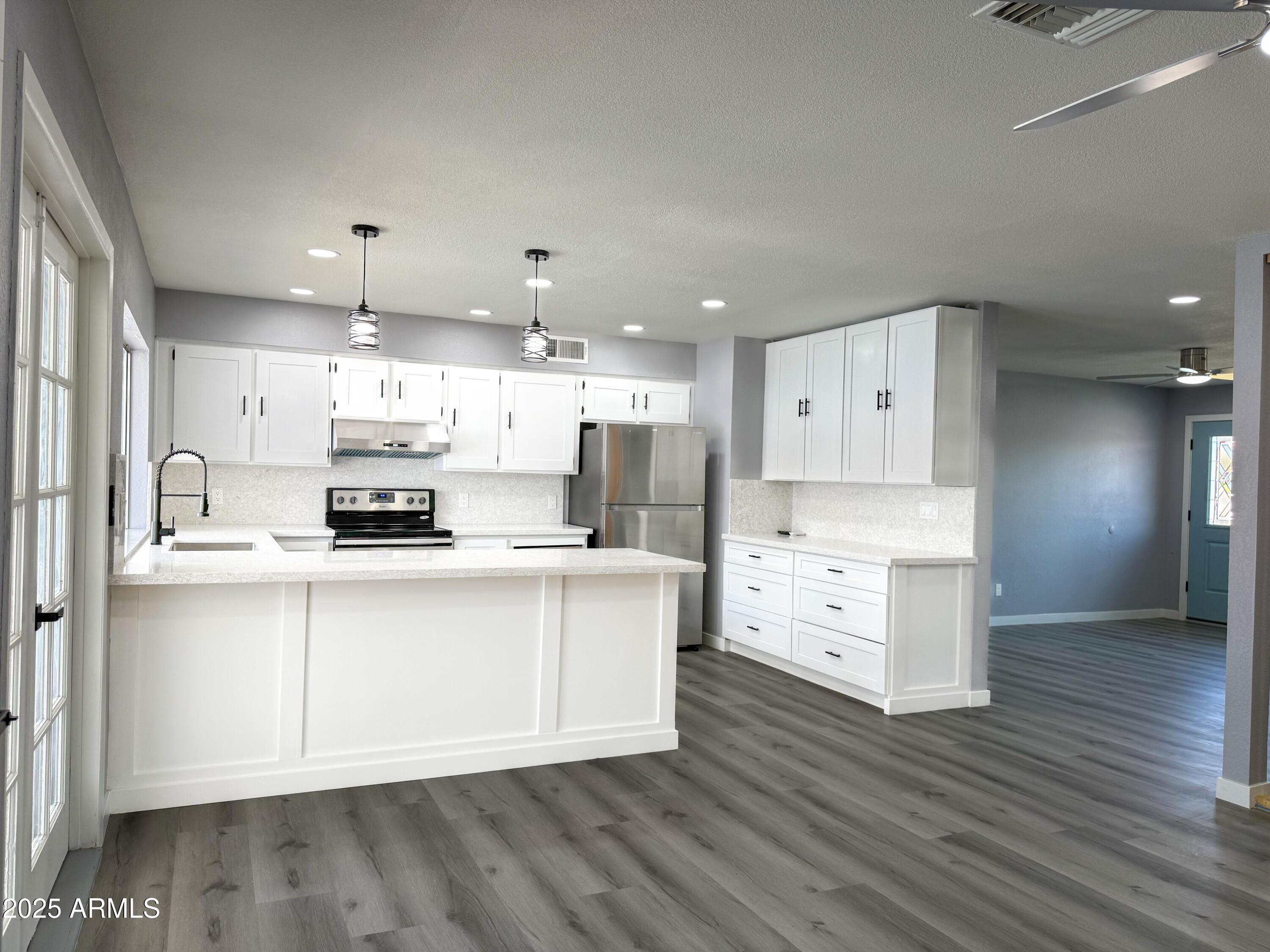 4638 W MIDWAY Avenue