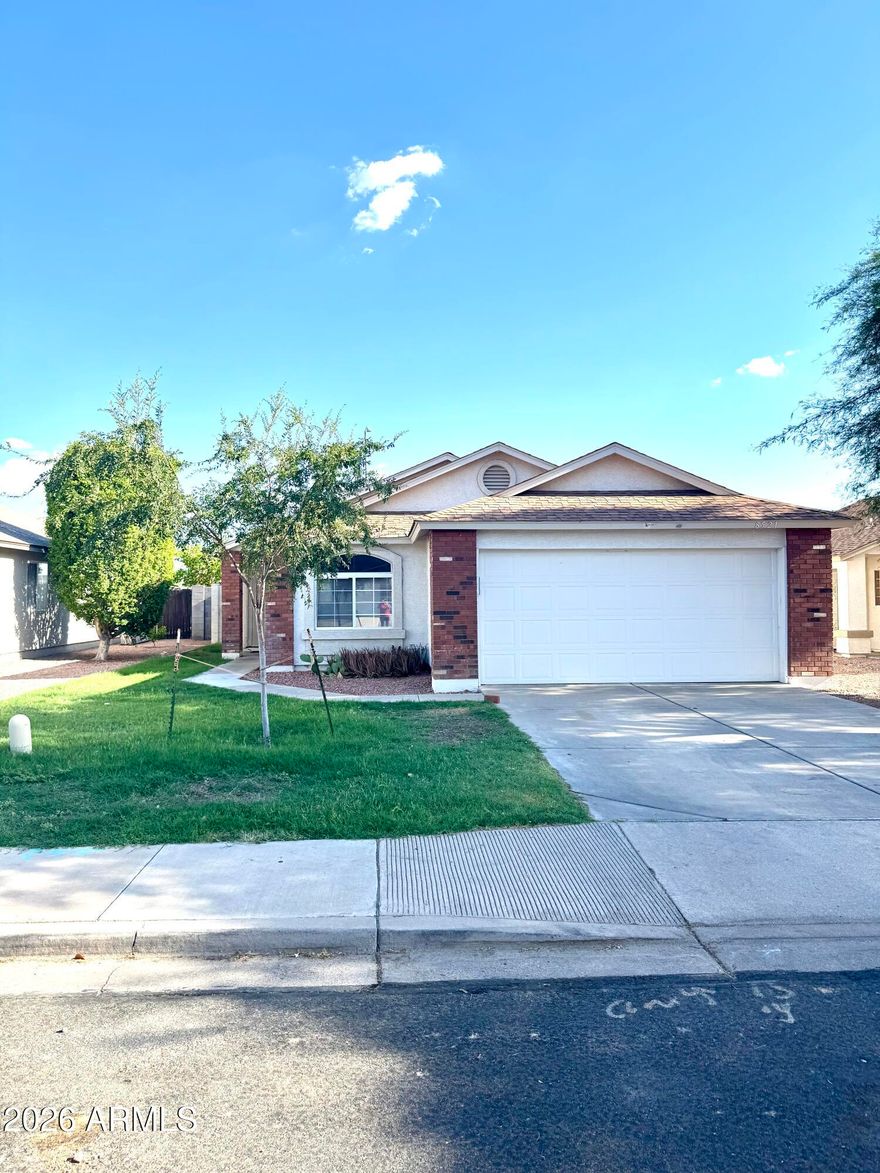 Welcome to your 3-bedroom, 2-bath home located in the inviting Superstition Point community of Mesa. Interior features include fresh paint (2025), new carpet installed throughout (2025), vaulted ceilings, and a bright eat-in kitchen ideal for everyday living. A cozy Arizona room provides additional flexible space past the family room. The spacious primary suite offers a walk-in closet and full bathroom. Additionally, a new A/C was installed this spring (2026) offering peace of mind & comfort.

Conveniently situated minutes from the 202 and 60 freeways, providing excellent access to shopping, dining, and everyday commuting. The neighborhood also features a spacious community park with a playground, ramada, BBQ areas, and an open field perfect for a morning out or family gatherings.