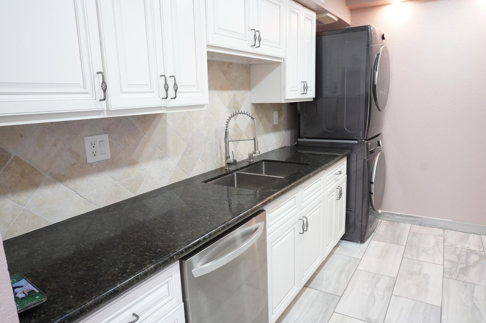 10444 N 69th Street Apt 107