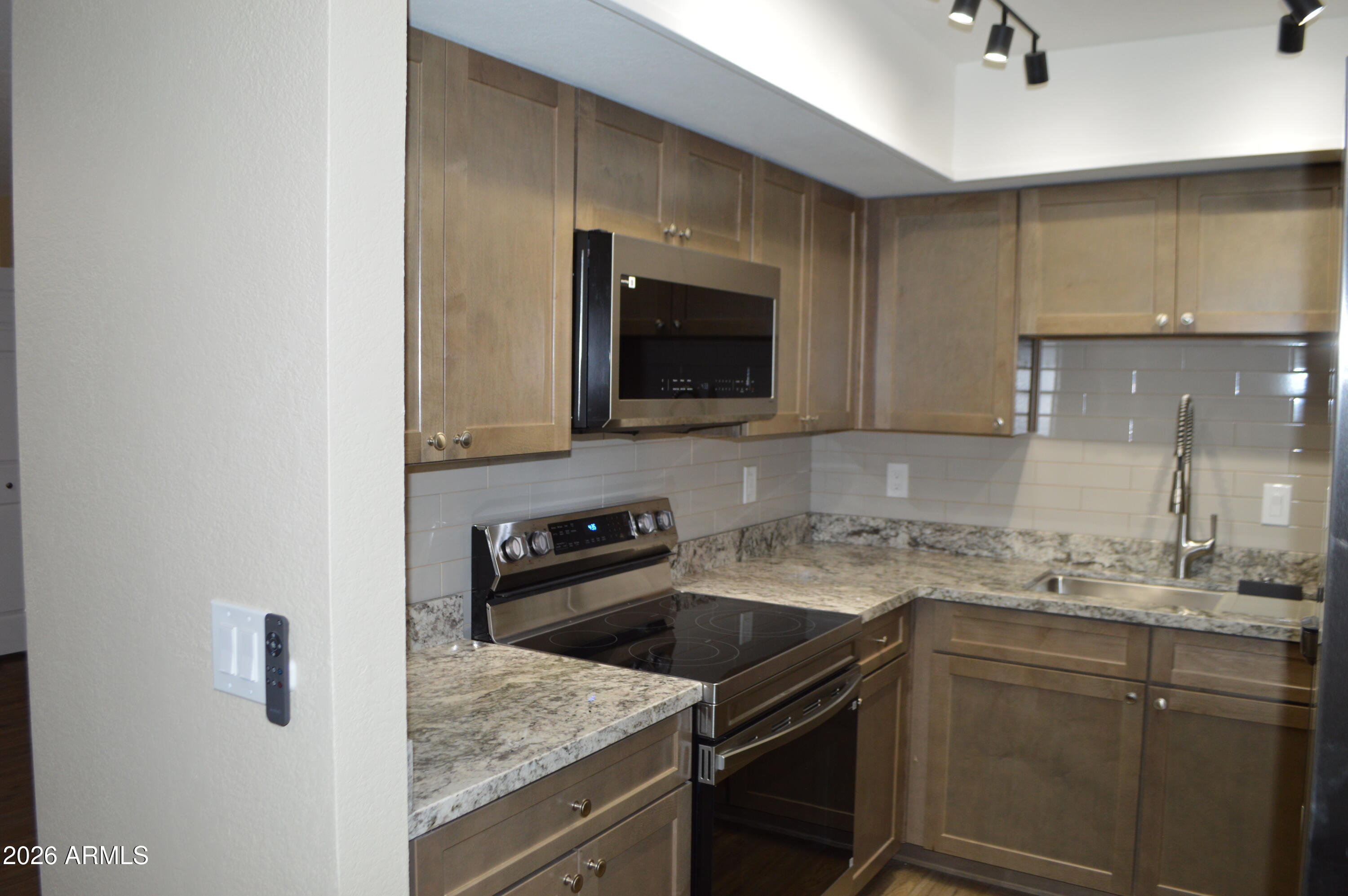 1340 N RECKER Road 337