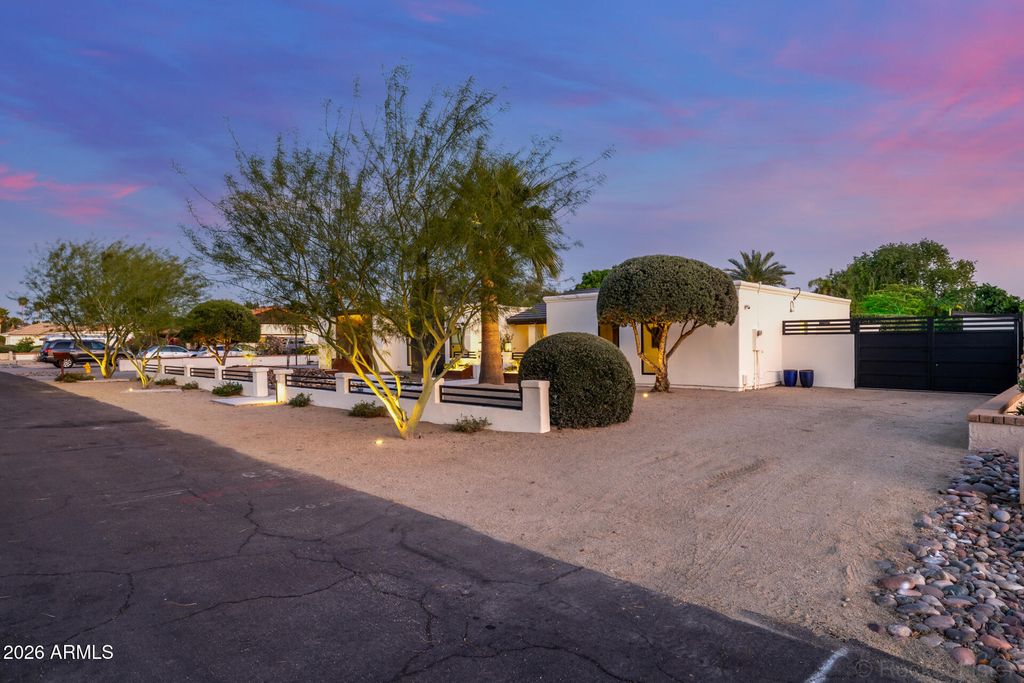 Photo of 6515 W Villa Theresa Drive, Glendale, AZ 85308 (MLS # 7000698)