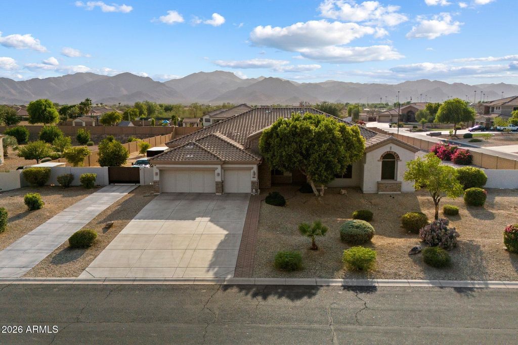 Photo of 10420 N Erin Court, Waddell, AZ 85355 (MLS # 6967099)