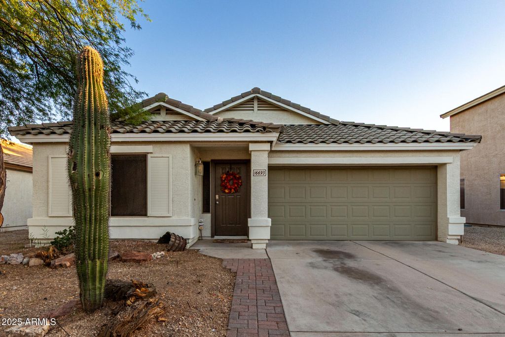 Photo of 16693 W Moreland Street, Goodyear, AZ 85338 (MLS # 6928677)