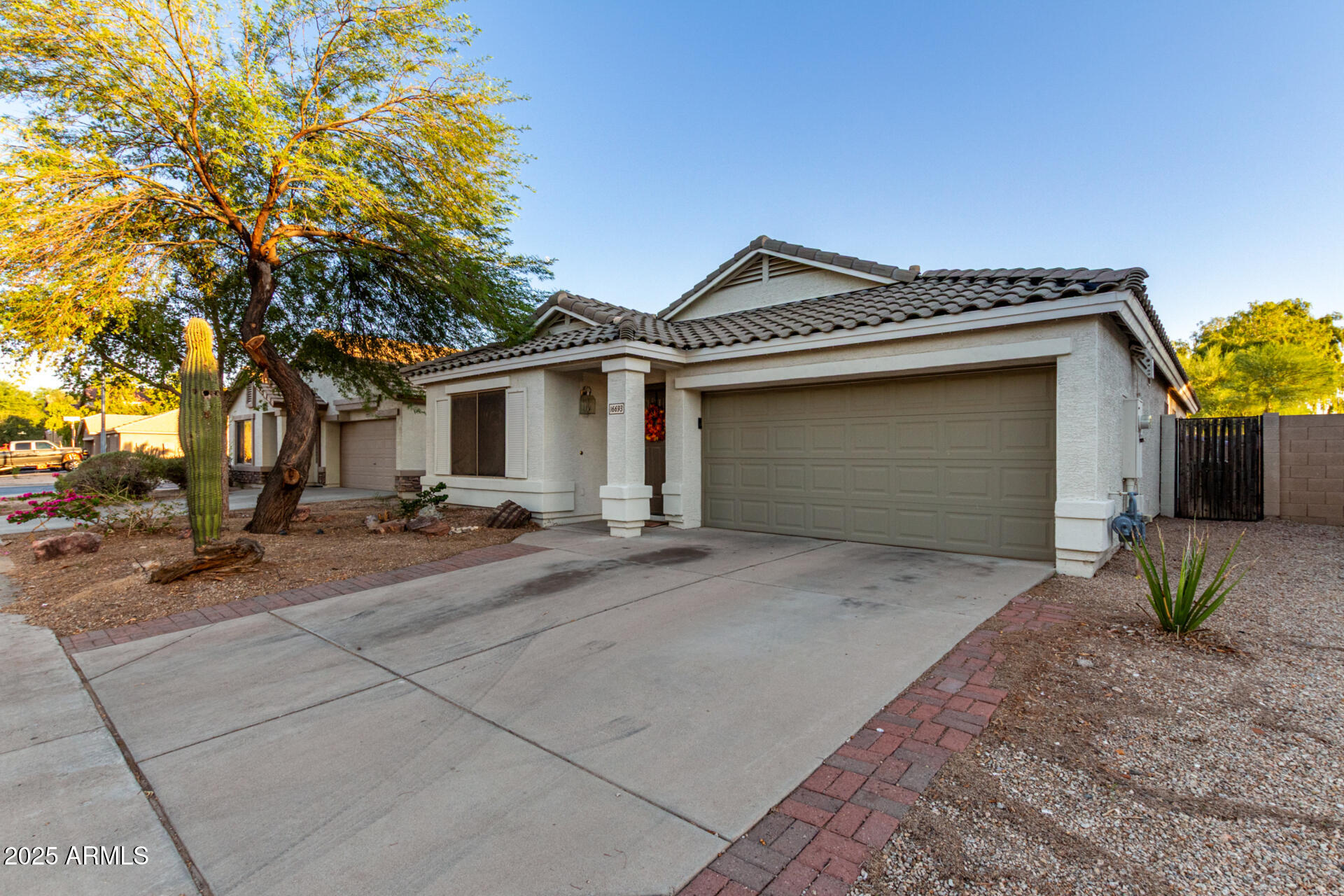 16693 W MORELAND Street