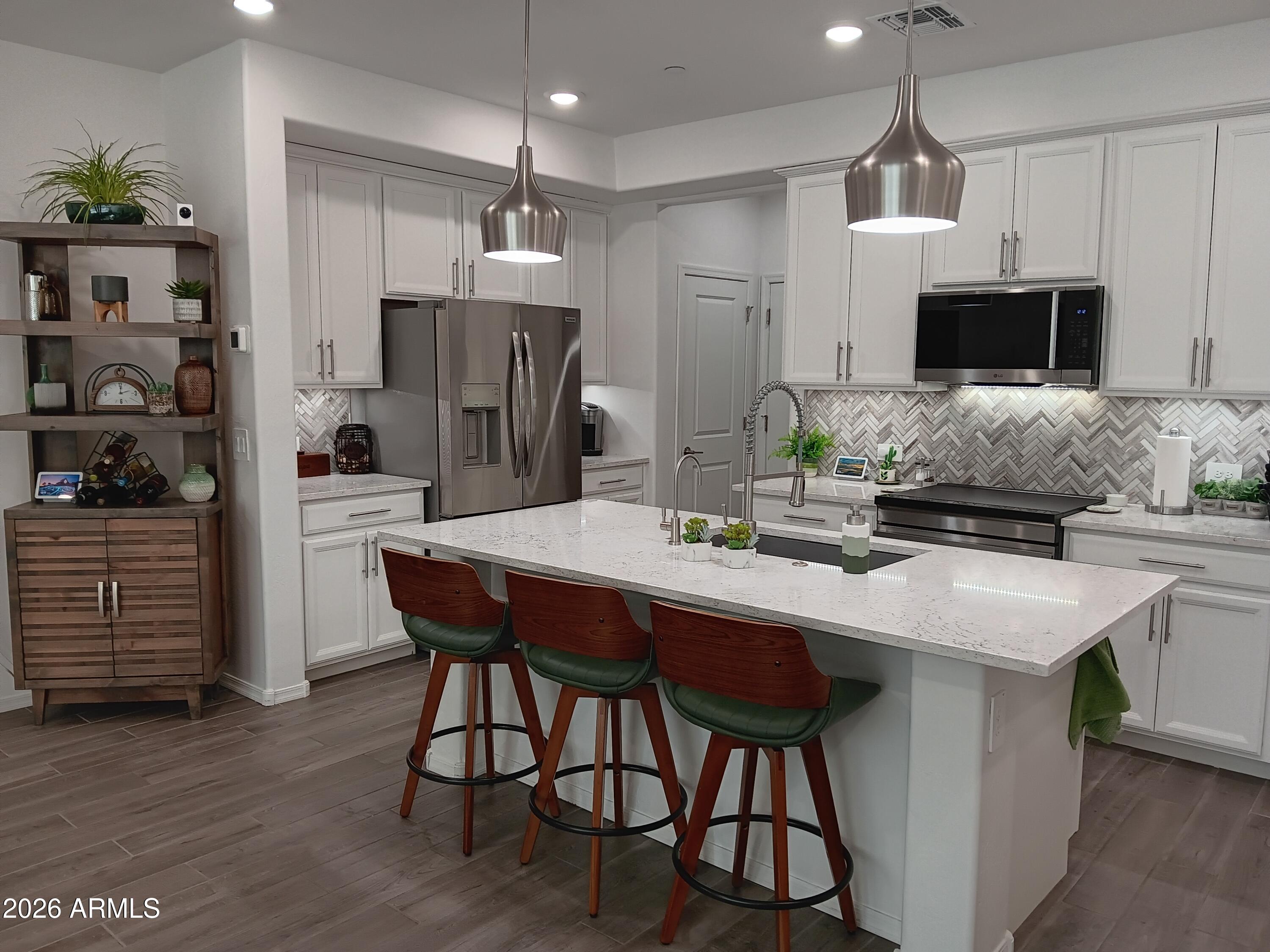 1825 E HAMPTON Lane 106