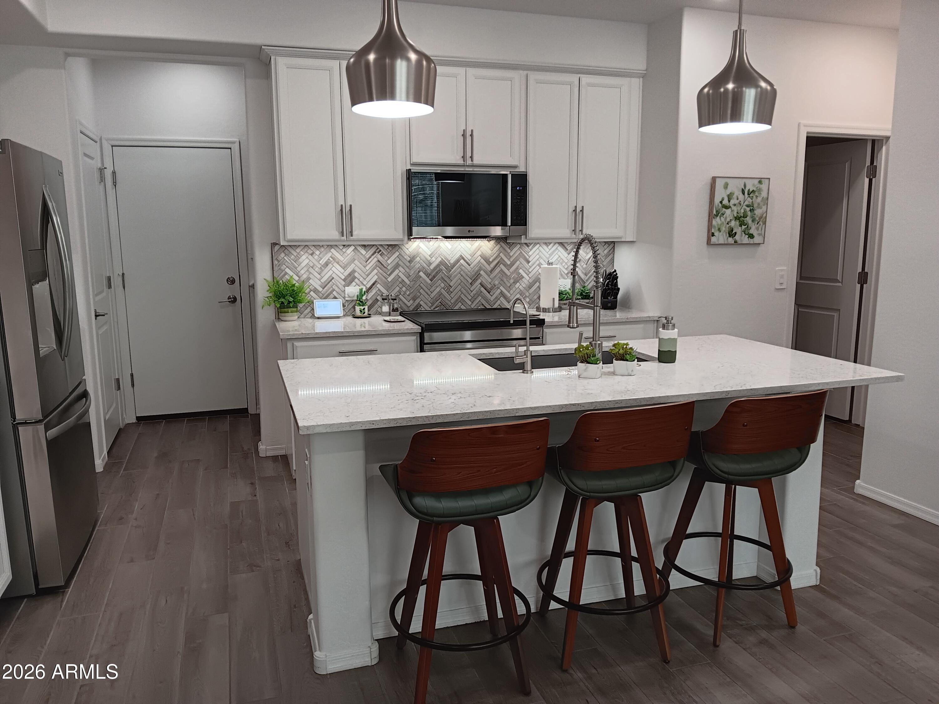 1825 E HAMPTON Lane 106