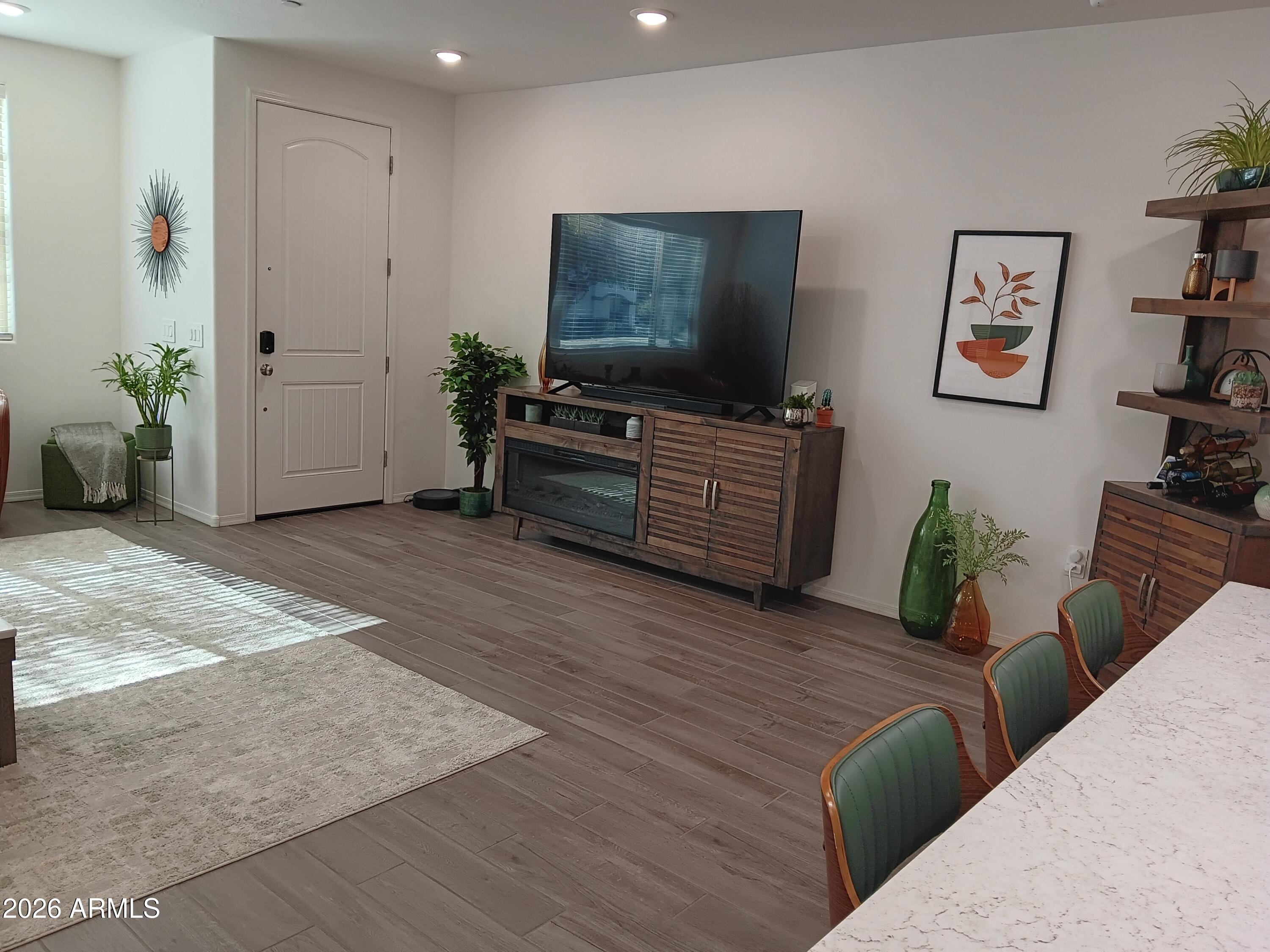 1825 E HAMPTON Lane 106