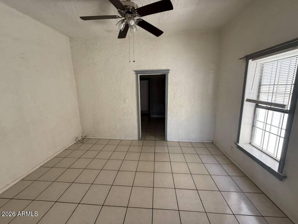 834 E 5TH Street