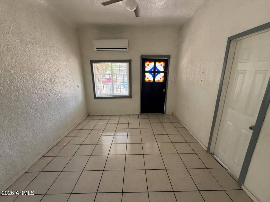 834 E 5TH Street