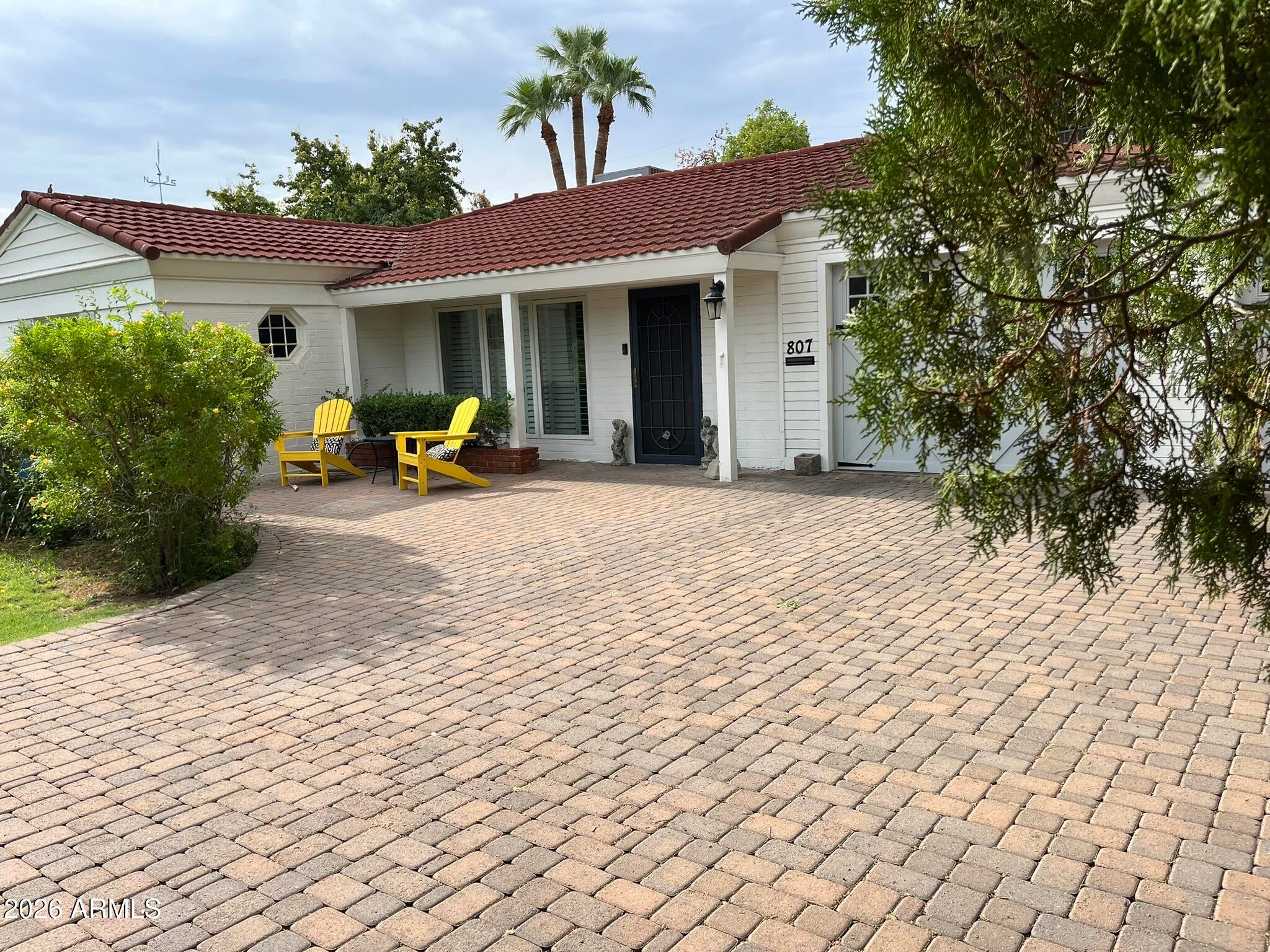 807 W SOLANO Drive