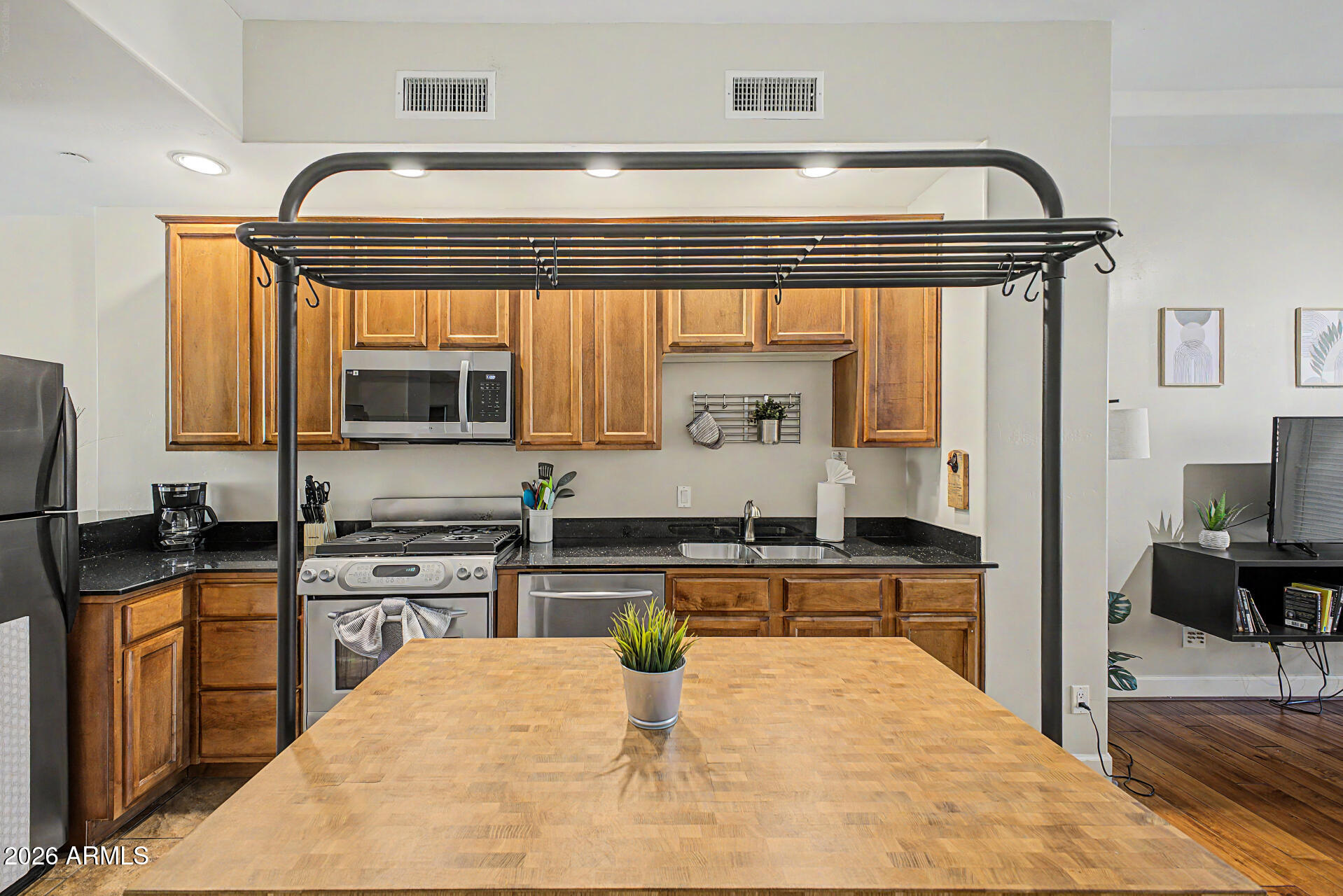 BROWNSTONE AT HYDE PARK 2ND AMD - Residential