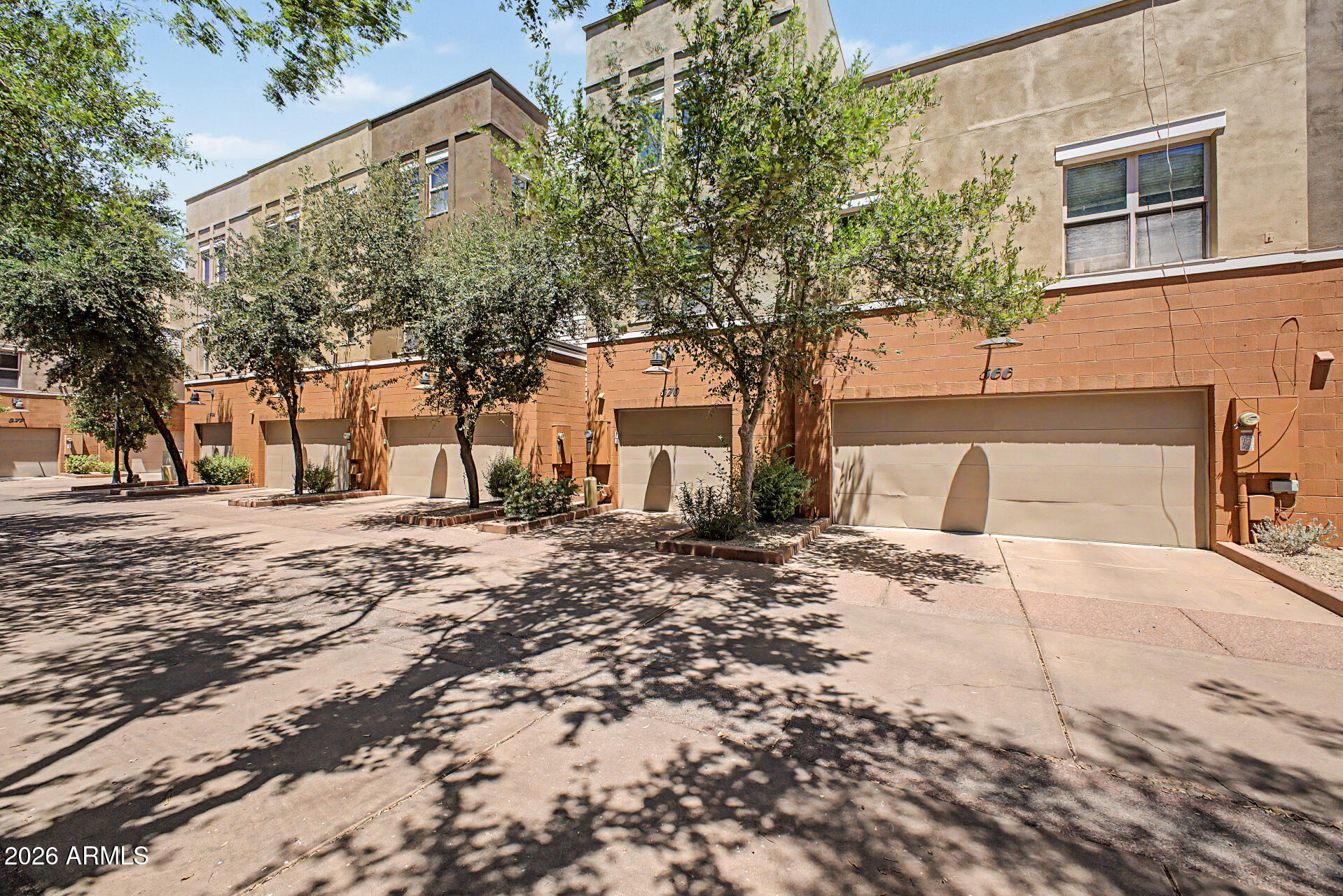 BROWNSTONE AT HYDE PARK 2ND AMD - Residential