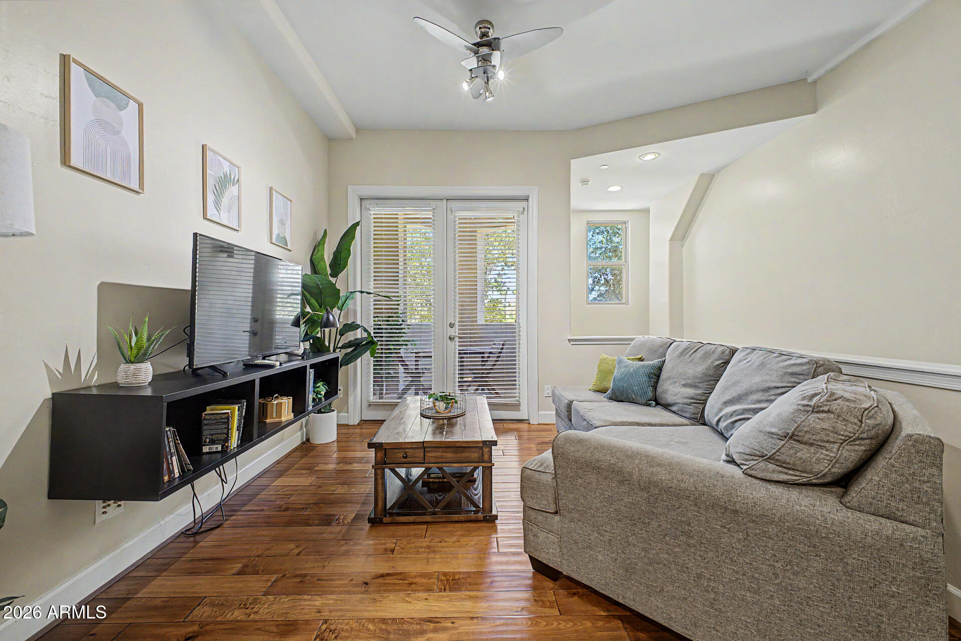 BROWNSTONE AT HYDE PARK 2ND AMD - Residential