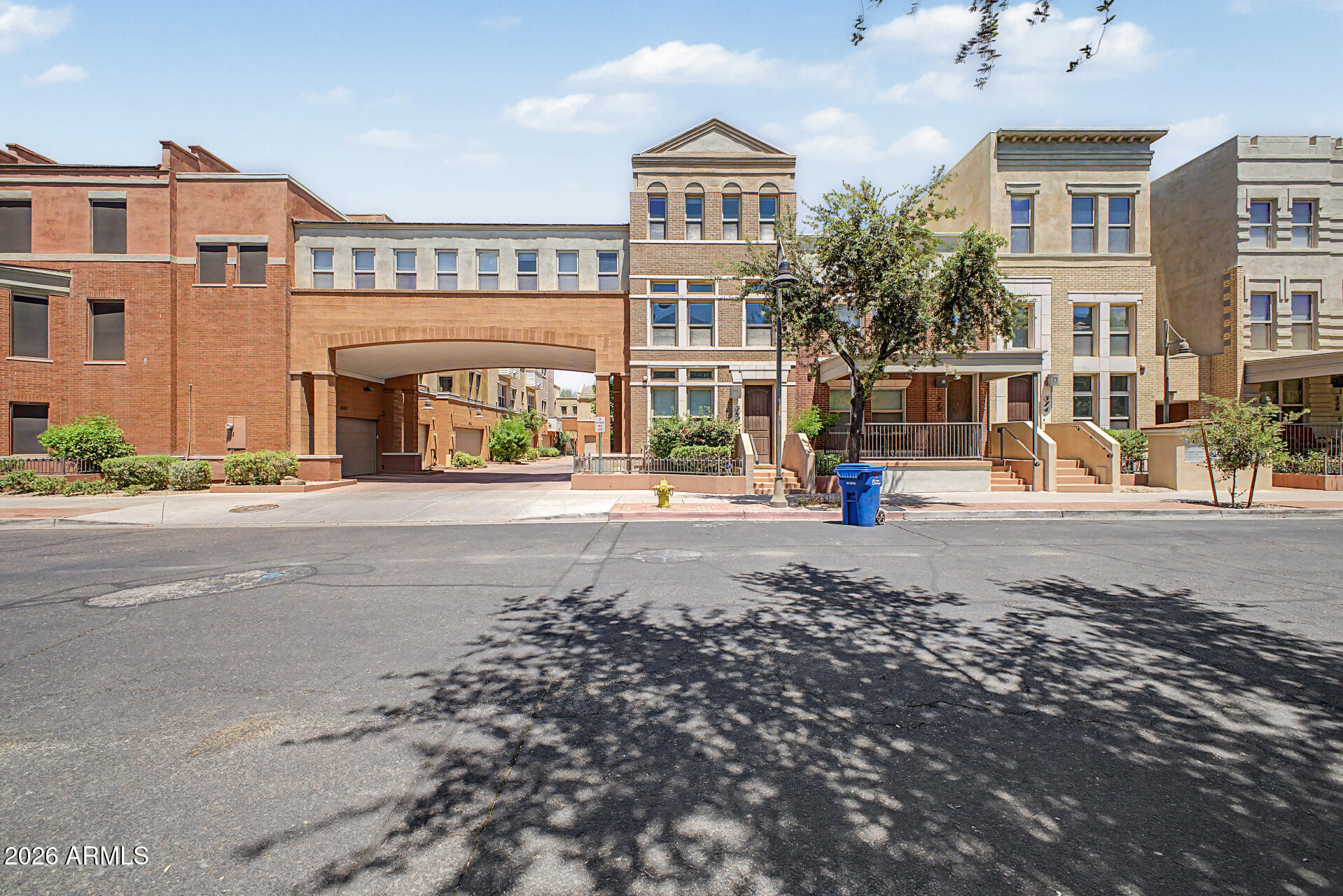 BROWNSTONE AT HYDE PARK 2ND AMD - Residential