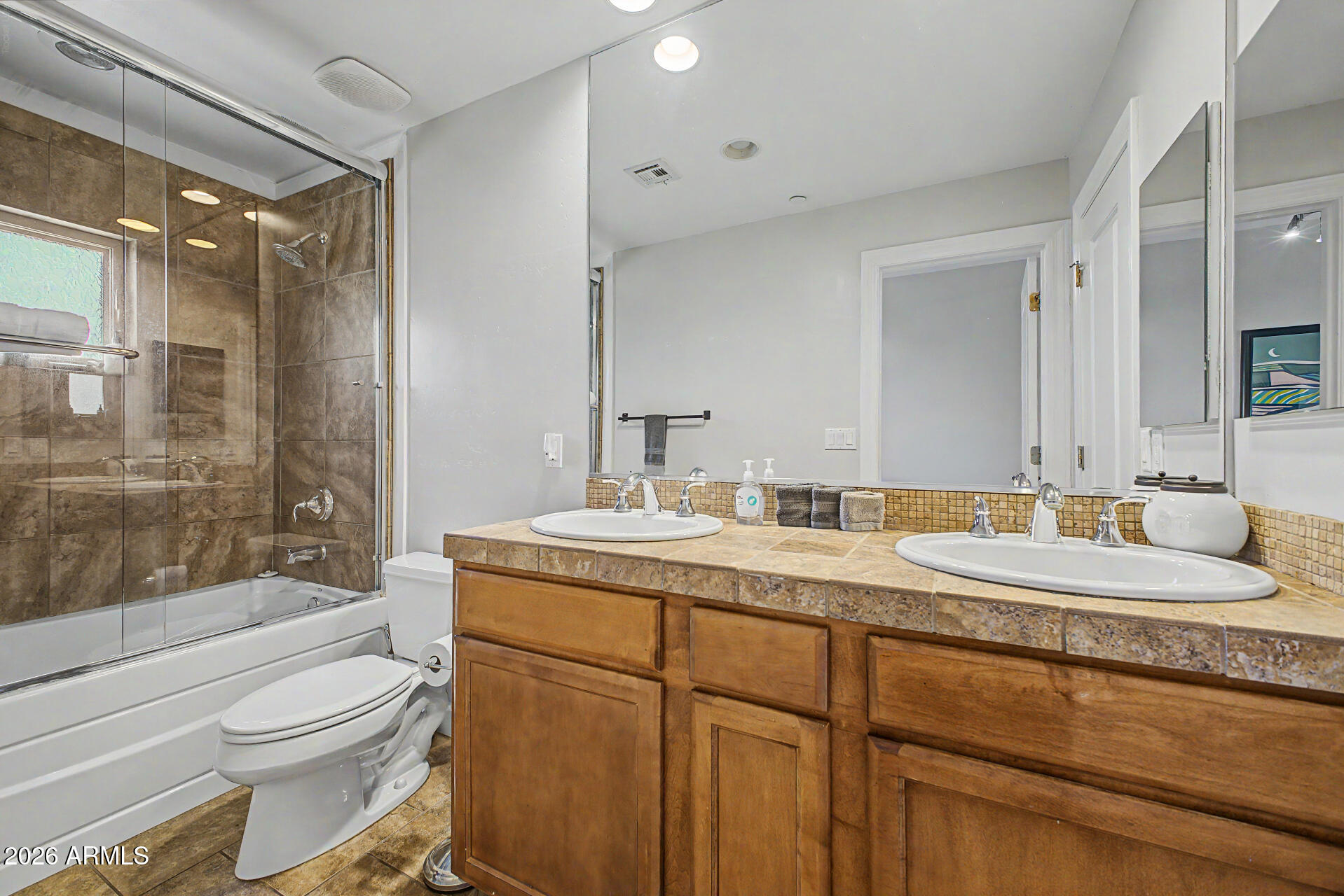 BROWNSTONE AT HYDE PARK 2ND AMD - Residential