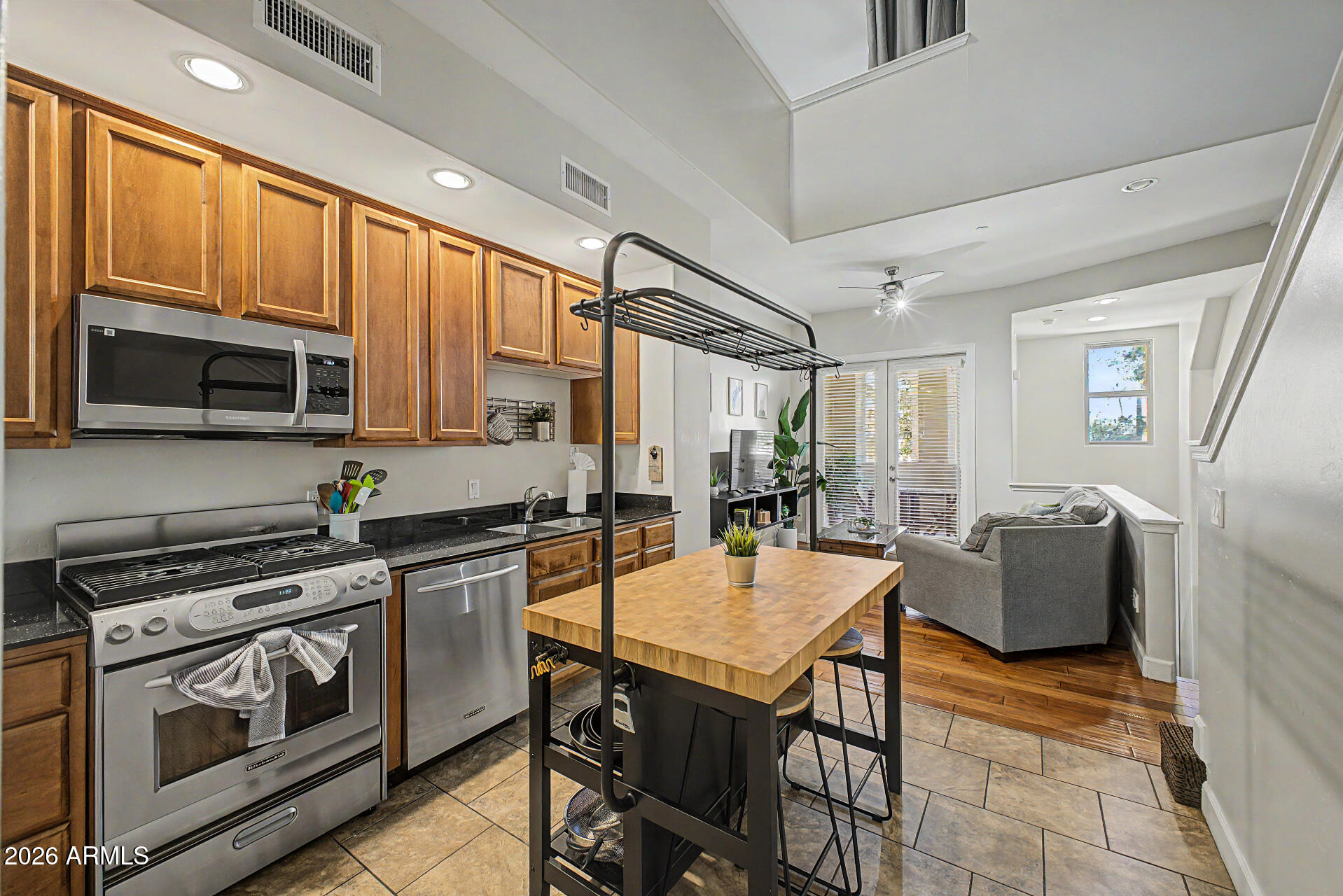 BROWNSTONE AT HYDE PARK 2ND AMD - Residential