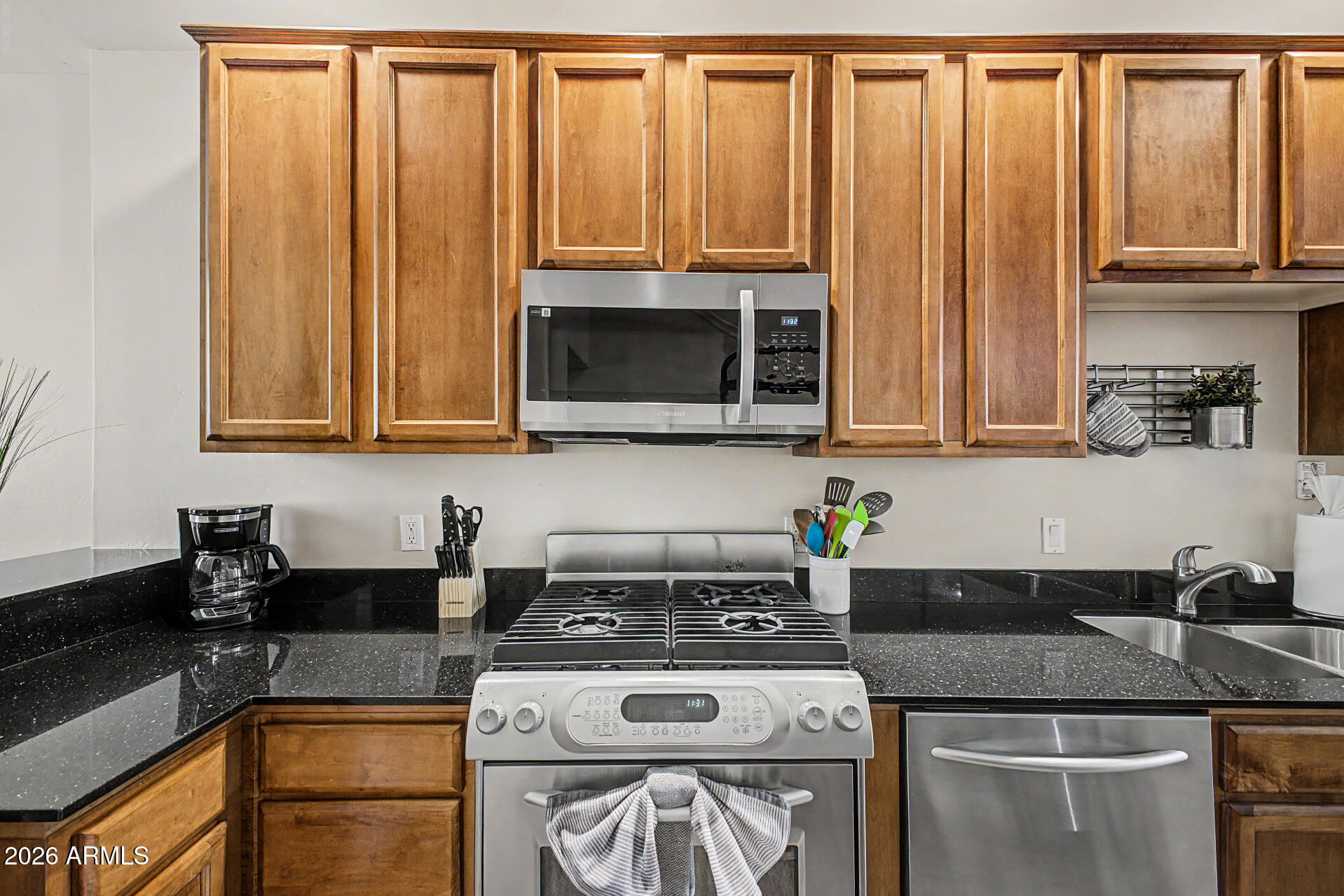 BROWNSTONE AT HYDE PARK 2ND AMD - Residential