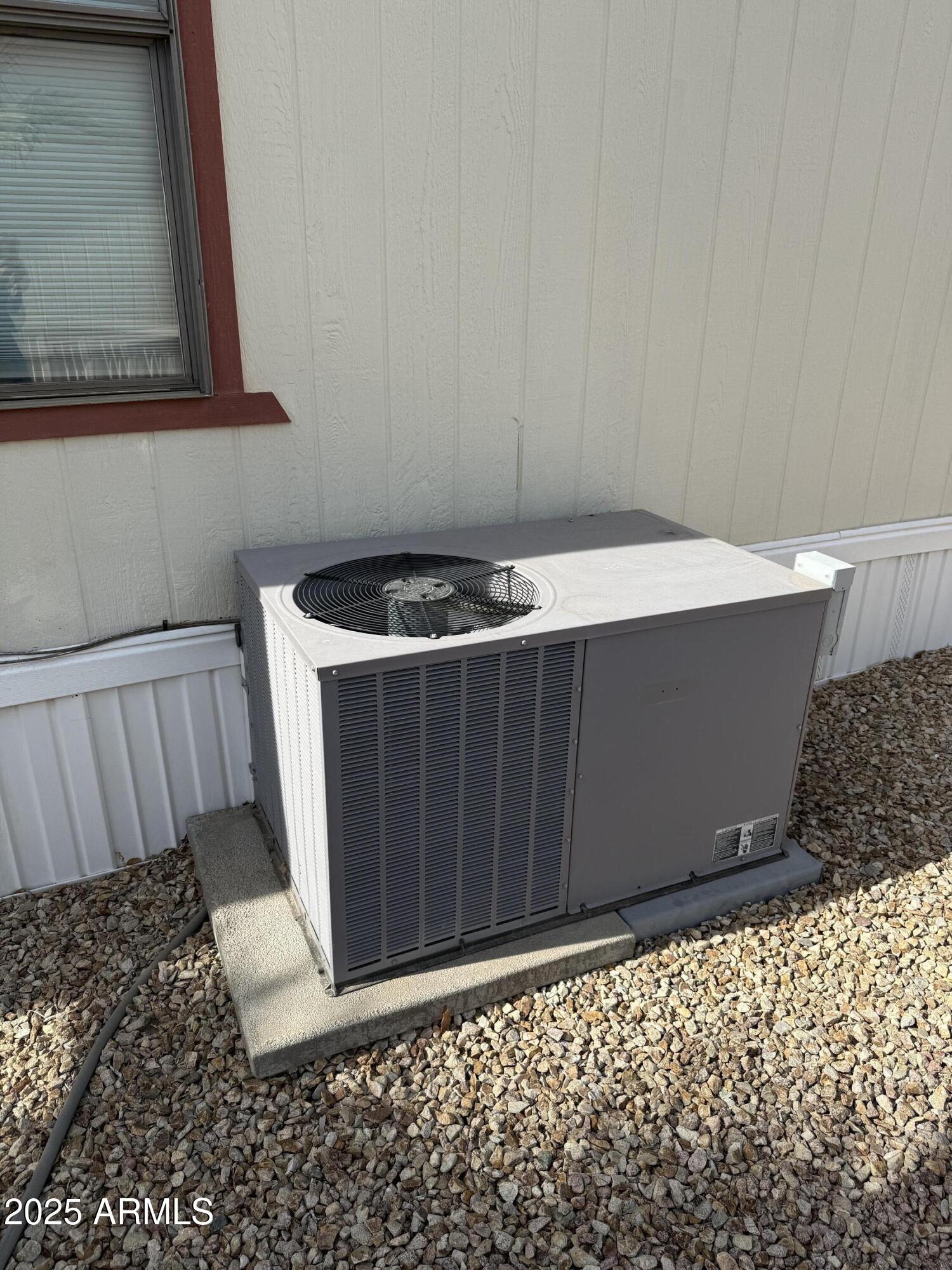 301 S SIGNAL BUTTE Road FRNT