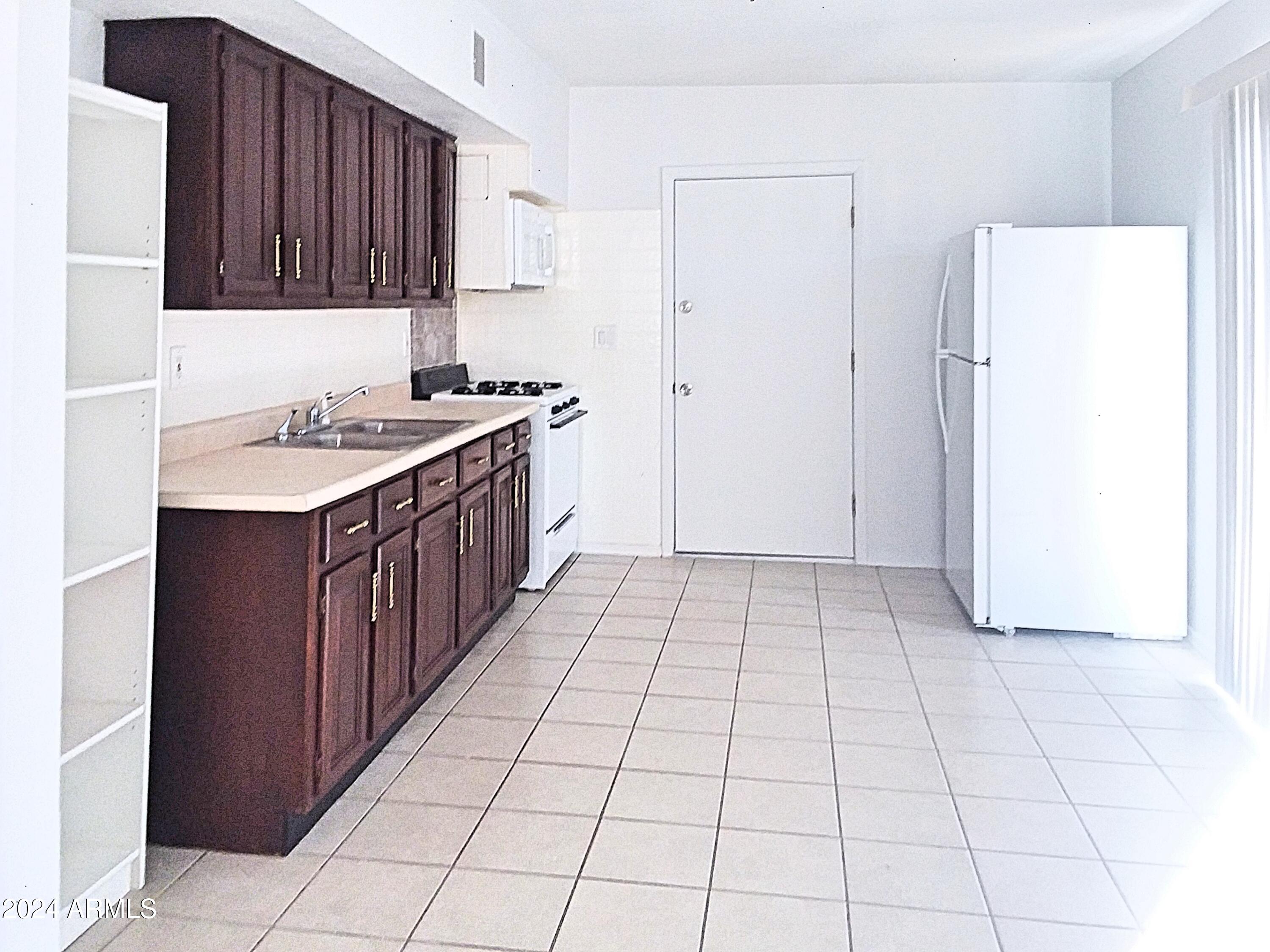 95 E JENNIFER Lane 1