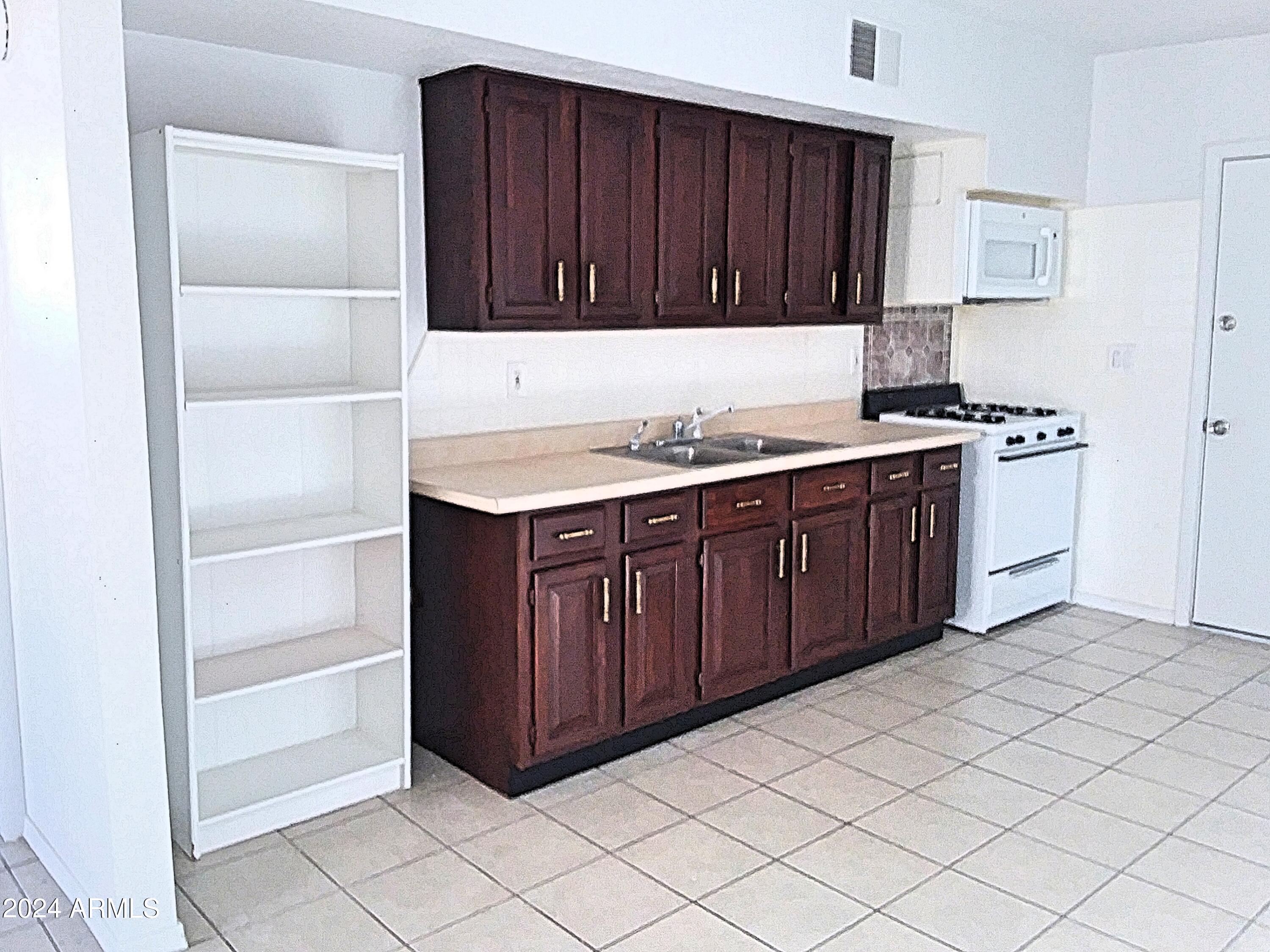 95 E JENNIFER Lane 1