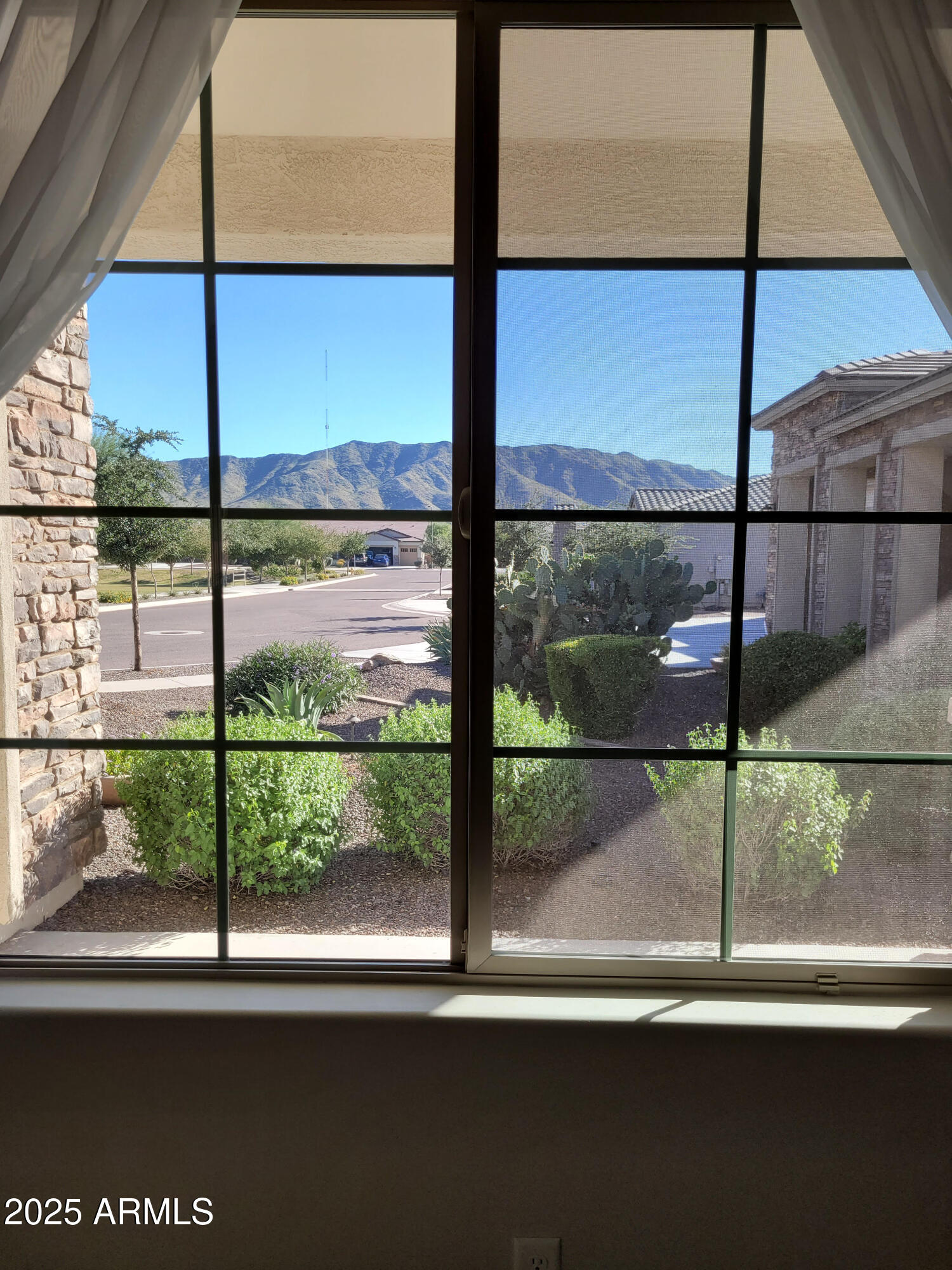 2228 W CALDWELL Street