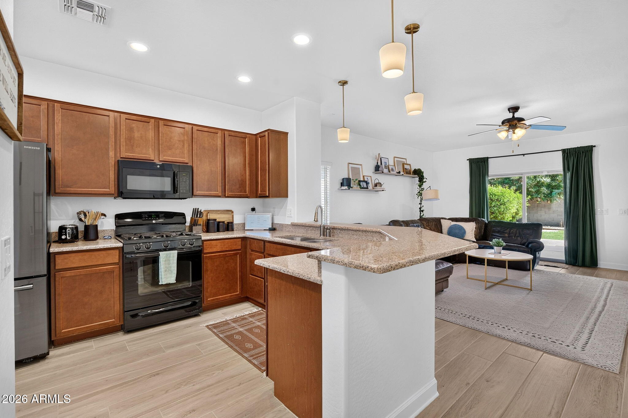 823 W WITT Avenue