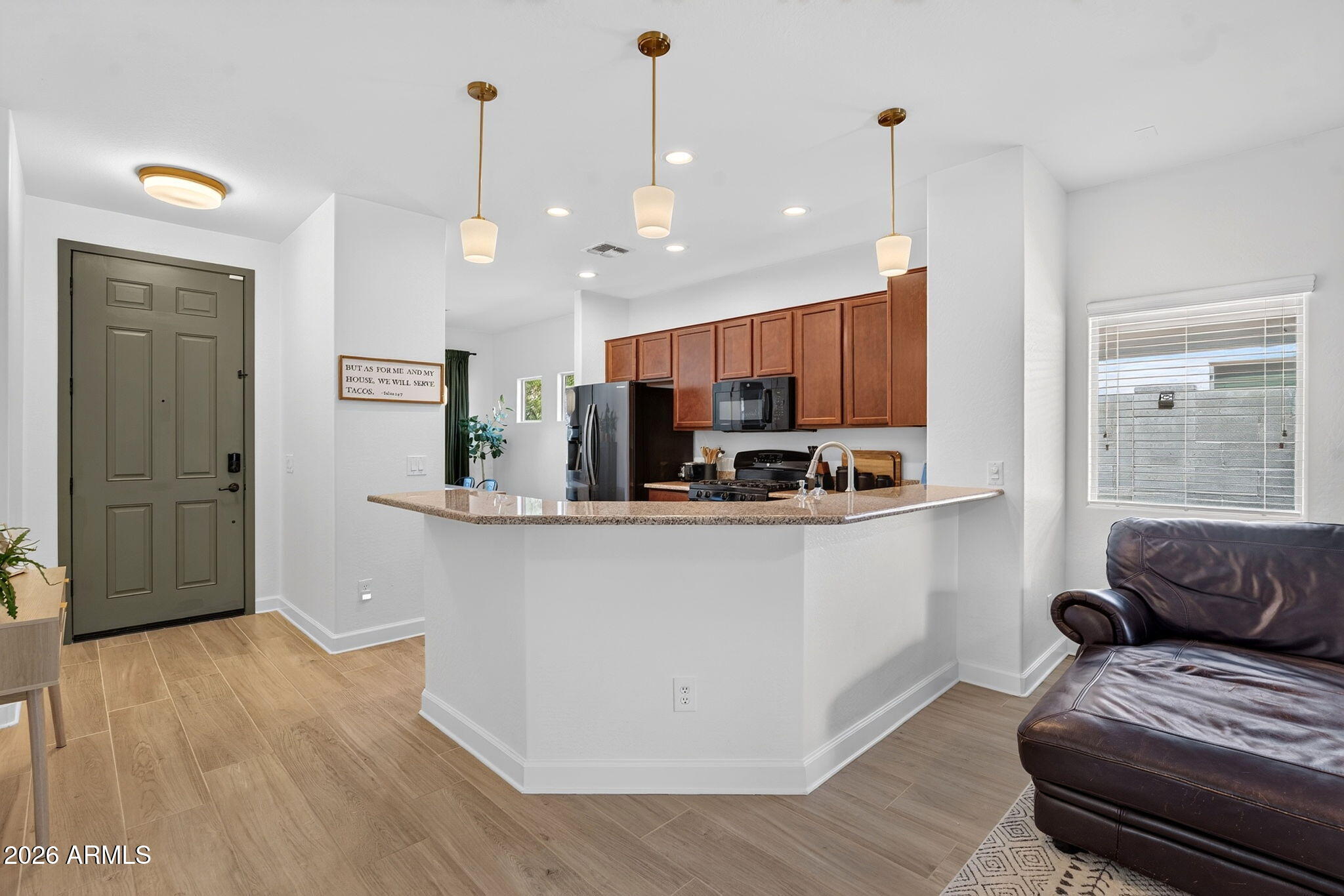 823 W WITT Avenue