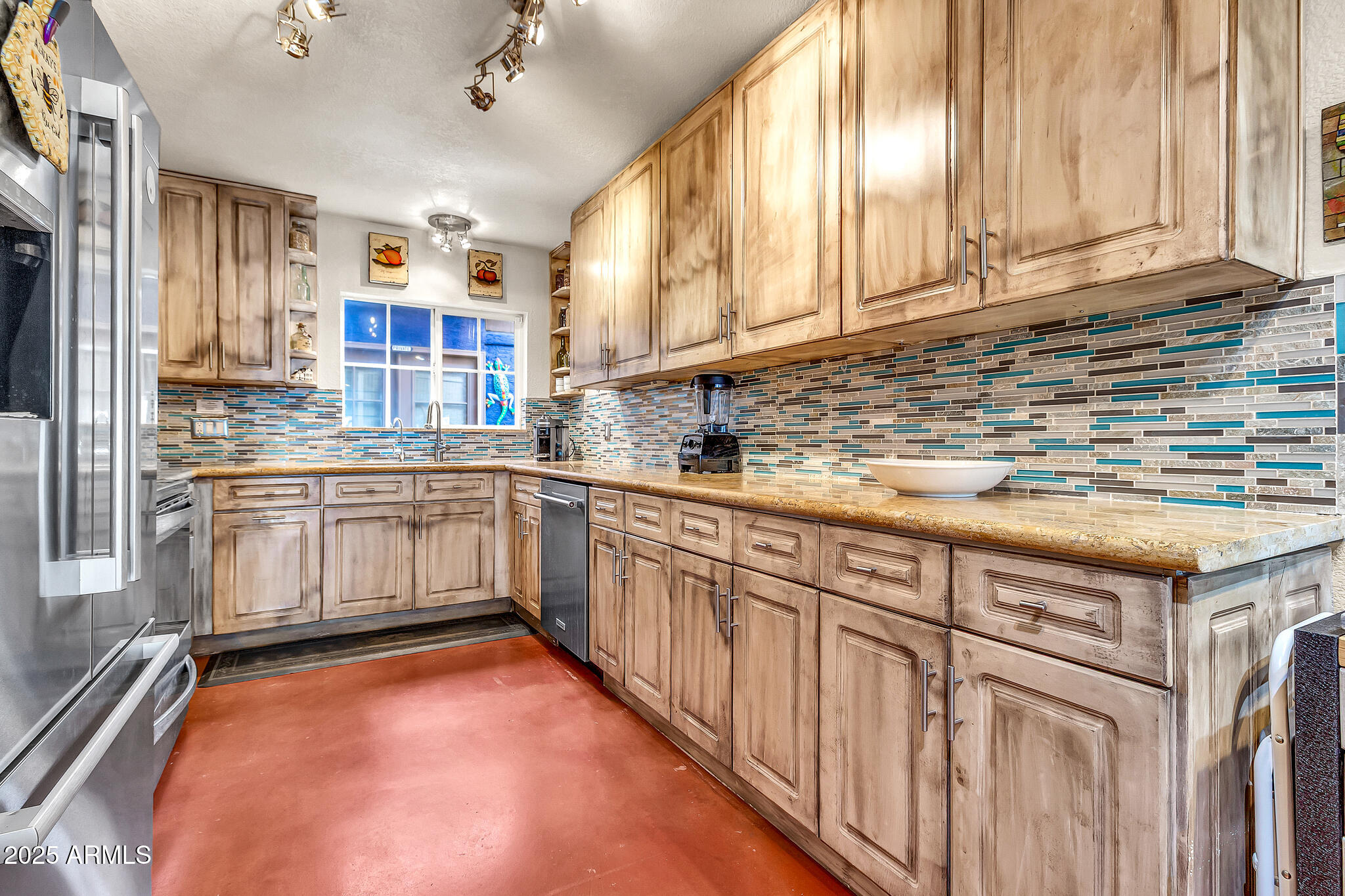 1124 E DRIFTWOOD Drive