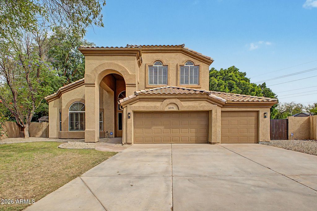 Photo of 1201 W Washington Avenue, Gilbert, AZ 85233 (MLS # 7019109)