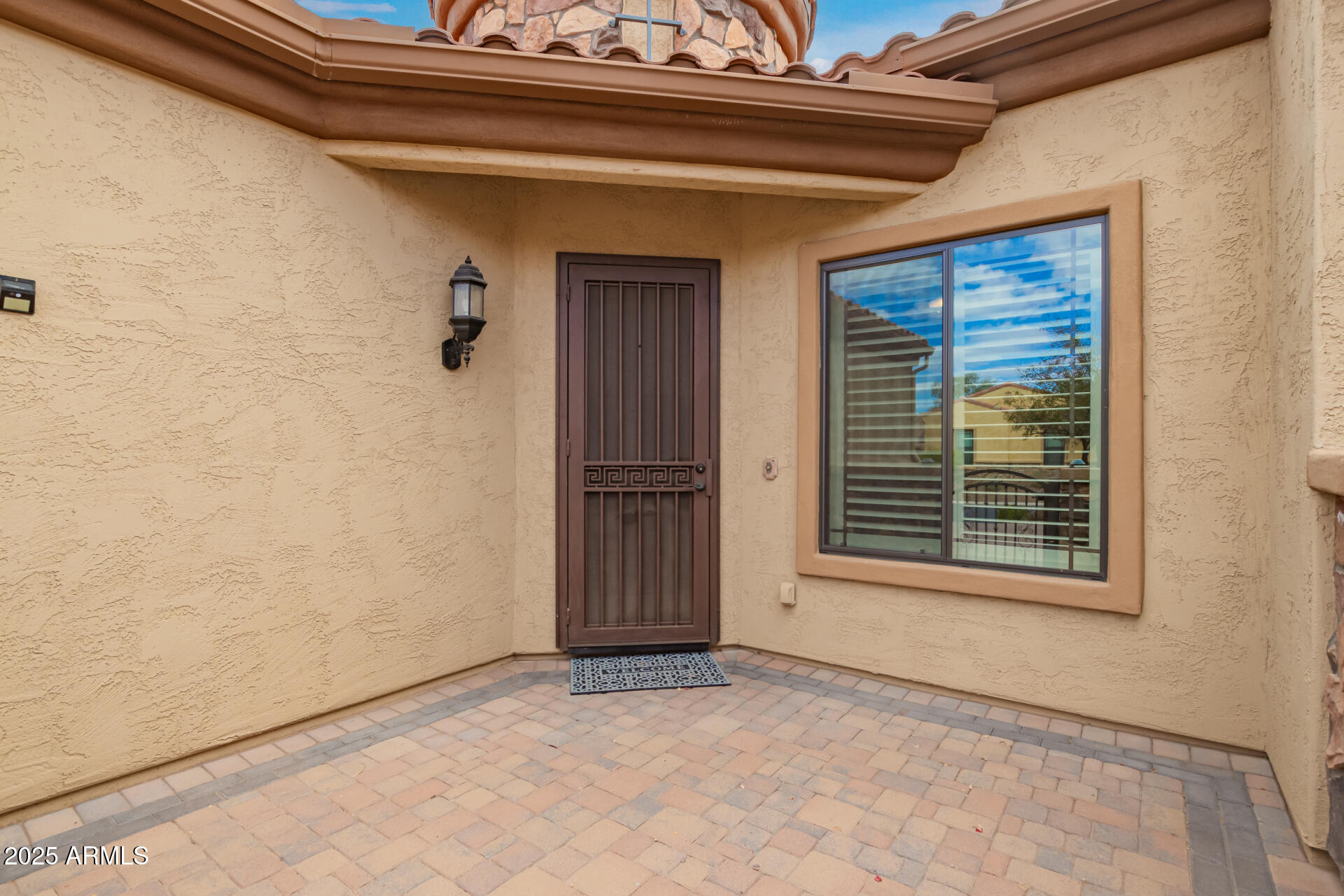 9041 E IVYGLEN Circle