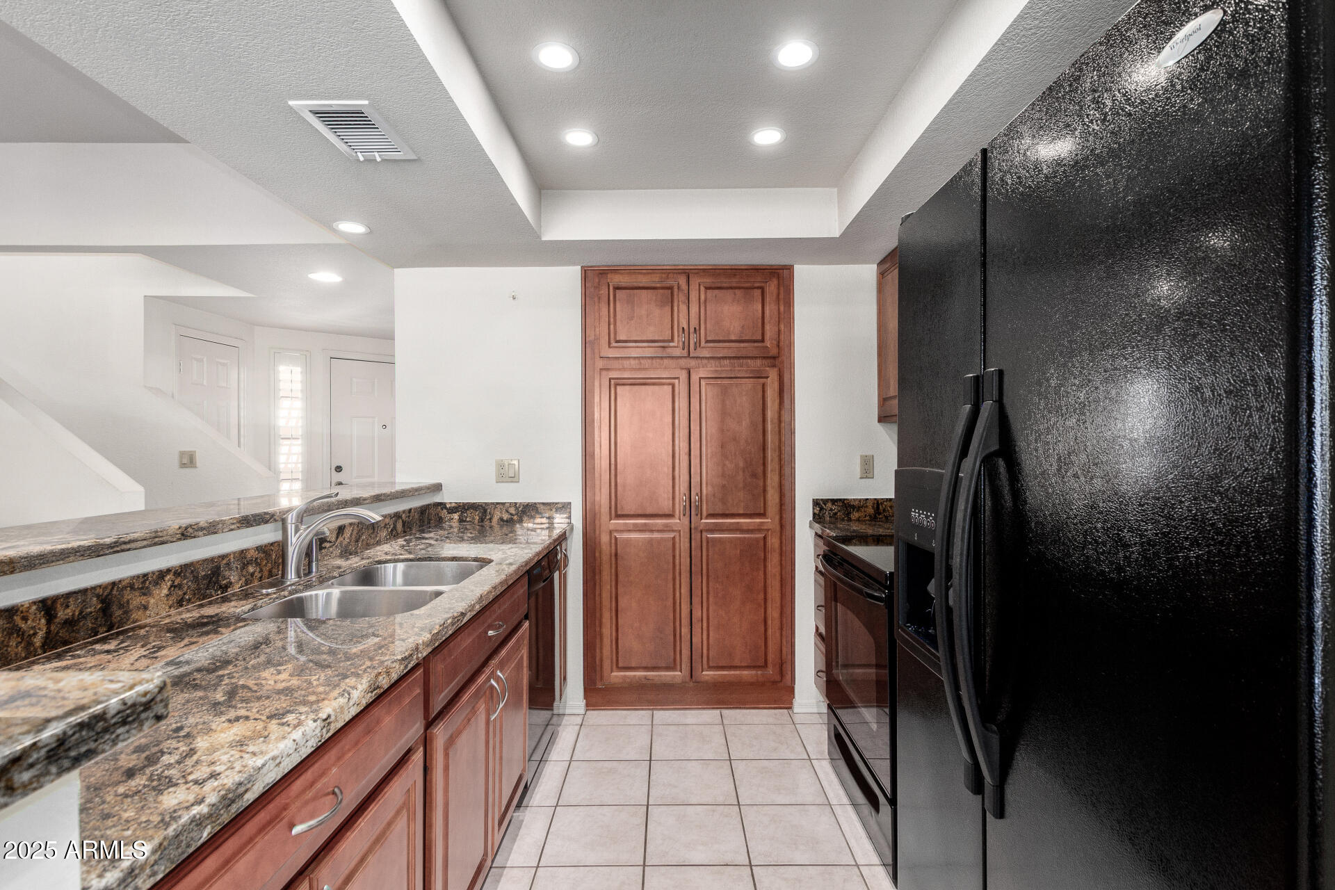9705 E MOUNTAIN VIEW Road 1064