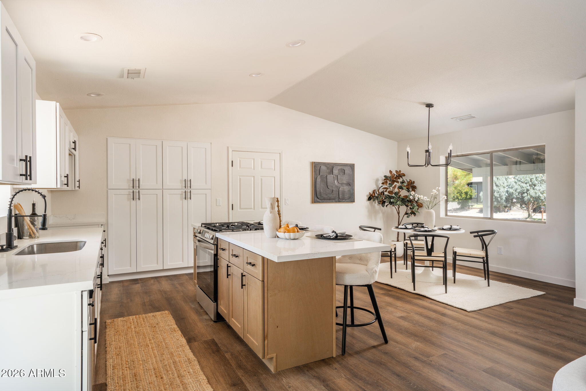 10375 E OAK CREEK VALLEY Drive