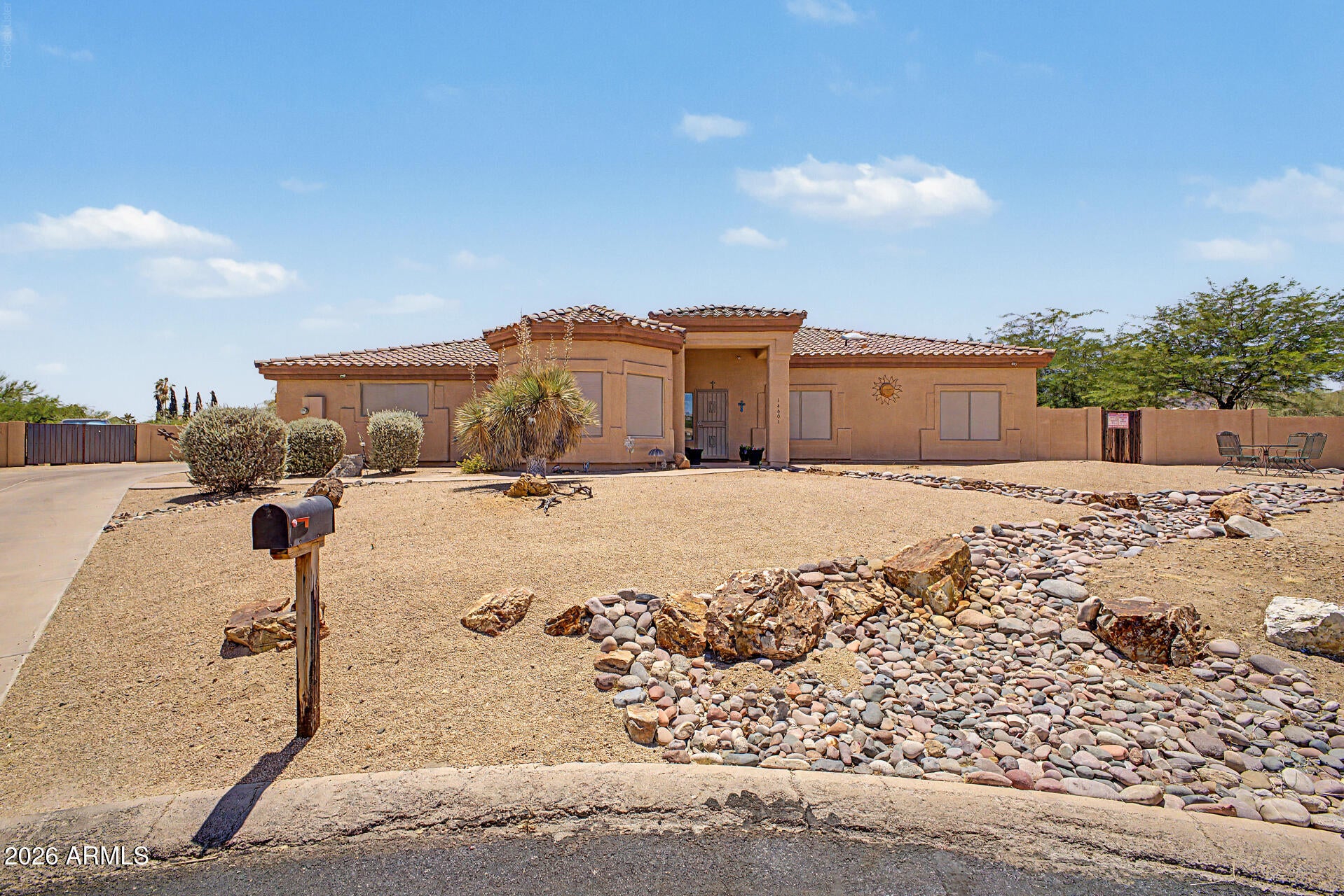14601 N DICKENS Court