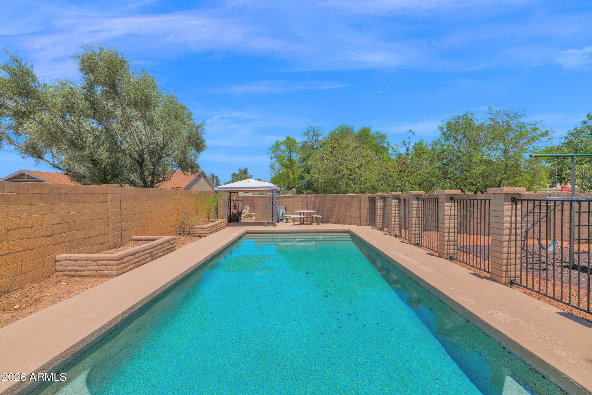 360 S PINEVIEW Drive