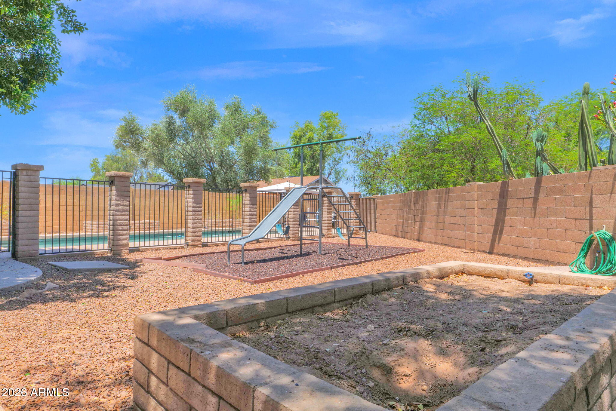 360 S PINEVIEW Drive