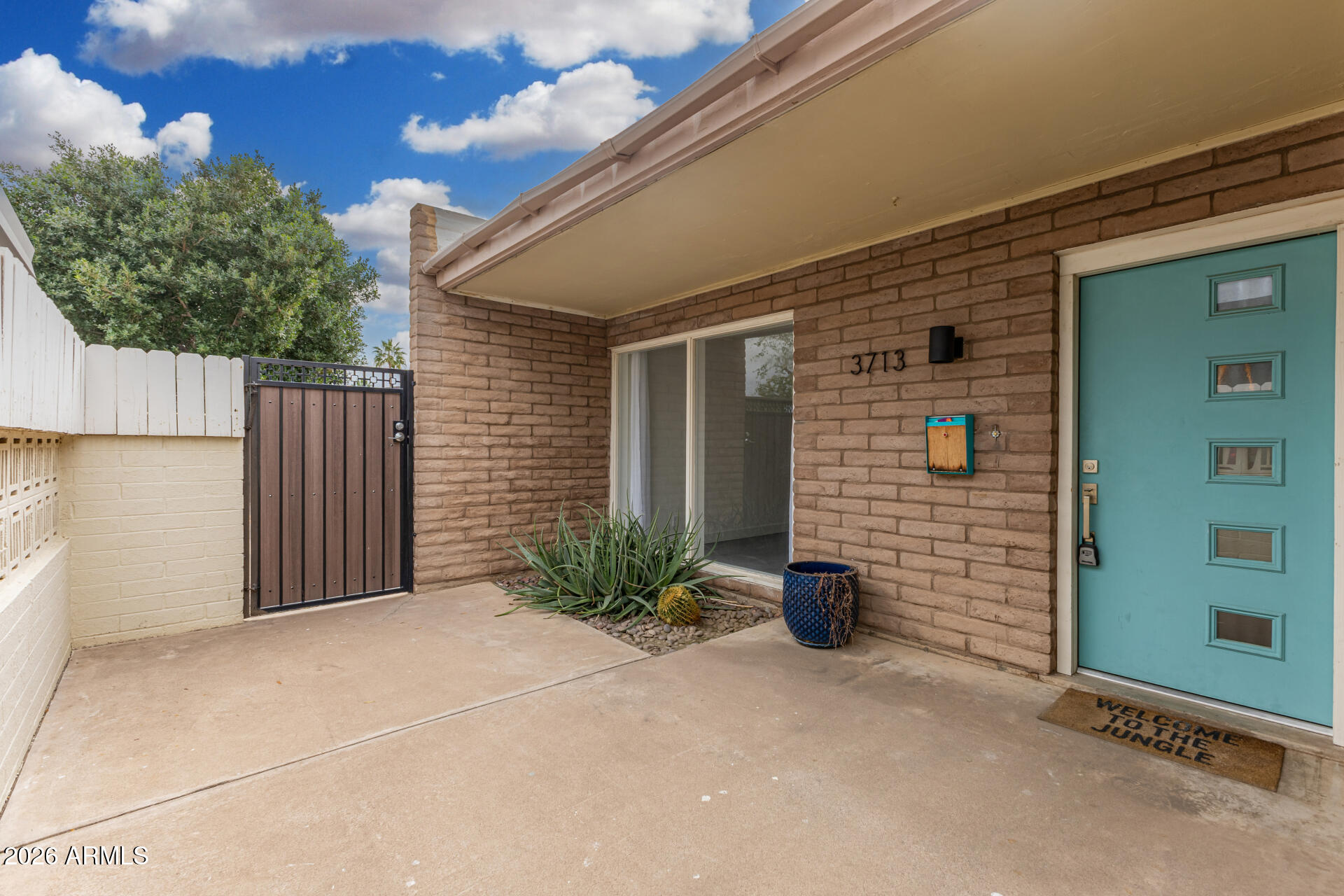 3713 E GLENROSA Avenue