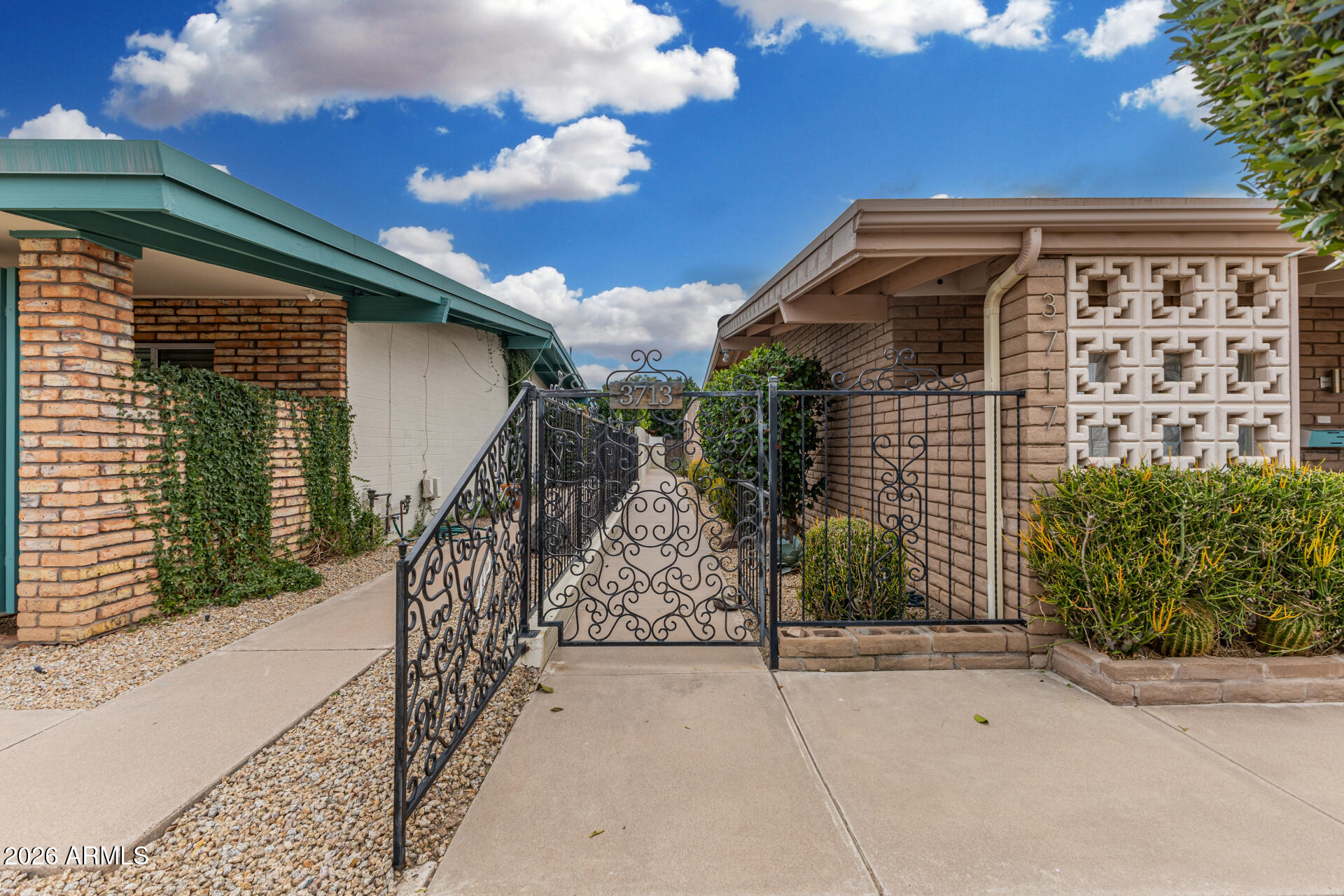 3713 E GLENROSA Avenue