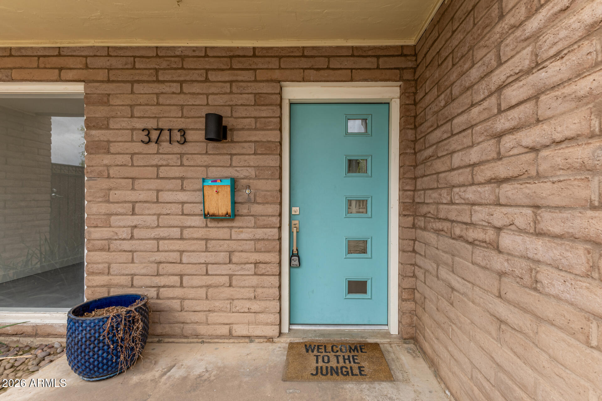 3713 E GLENROSA Avenue