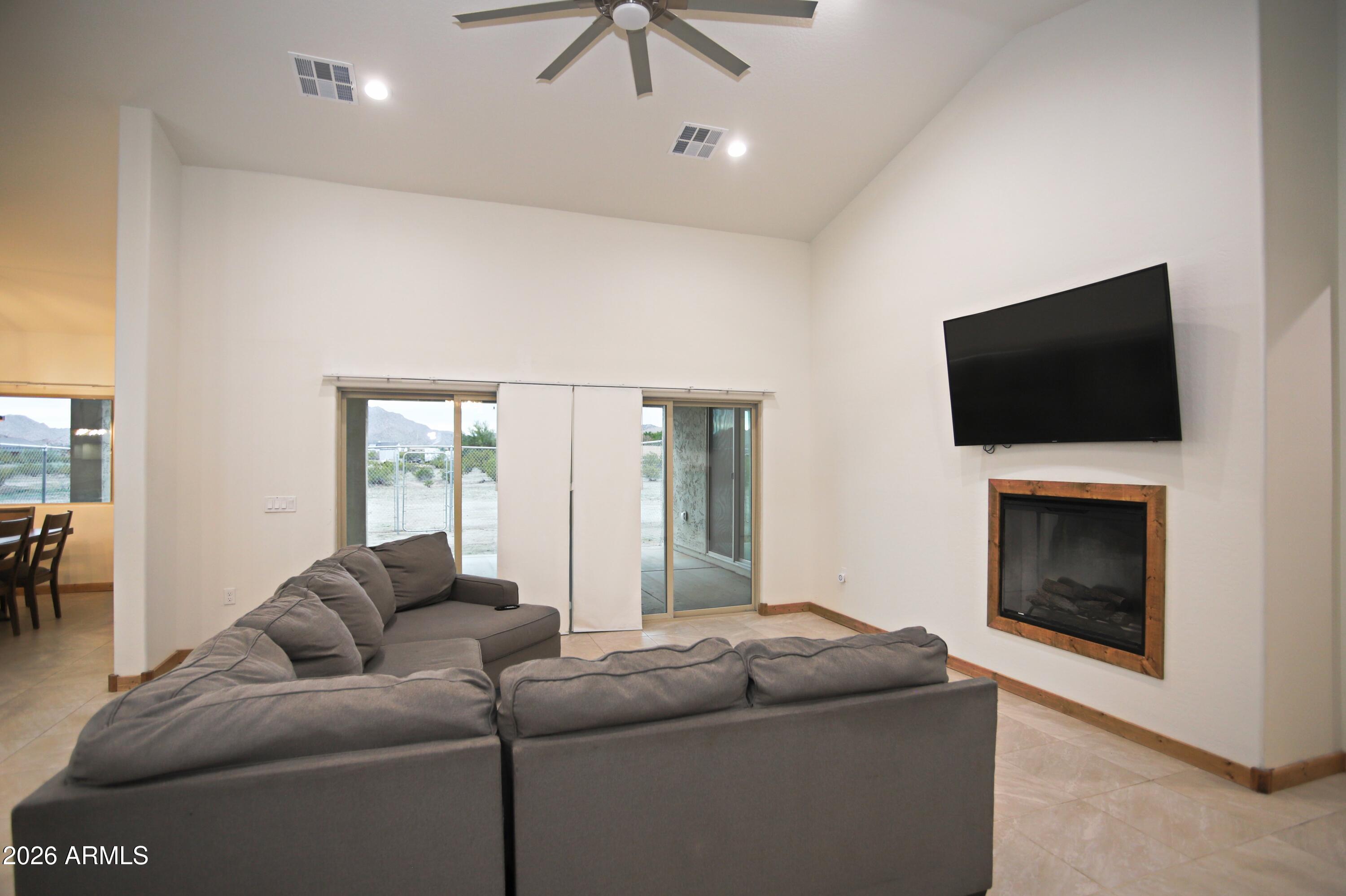 LAS MONTANAS UNIT I - Residential