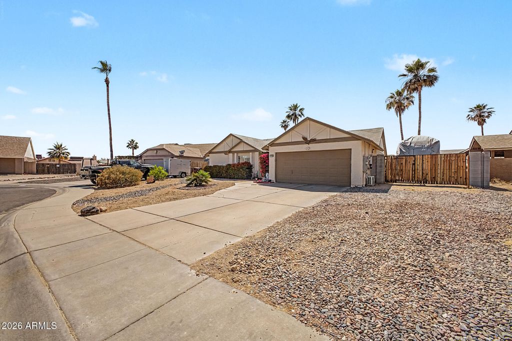 Photo of 11808 N 78th Drive, Peoria, AZ 85345 (MLS # 7020438)