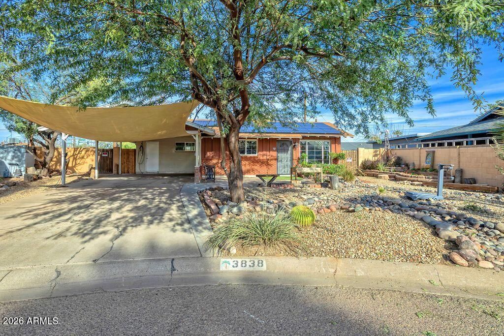 Photo of 3838 W Flynn Lane, Phoenix, AZ 85019 (MLS # 6976137)