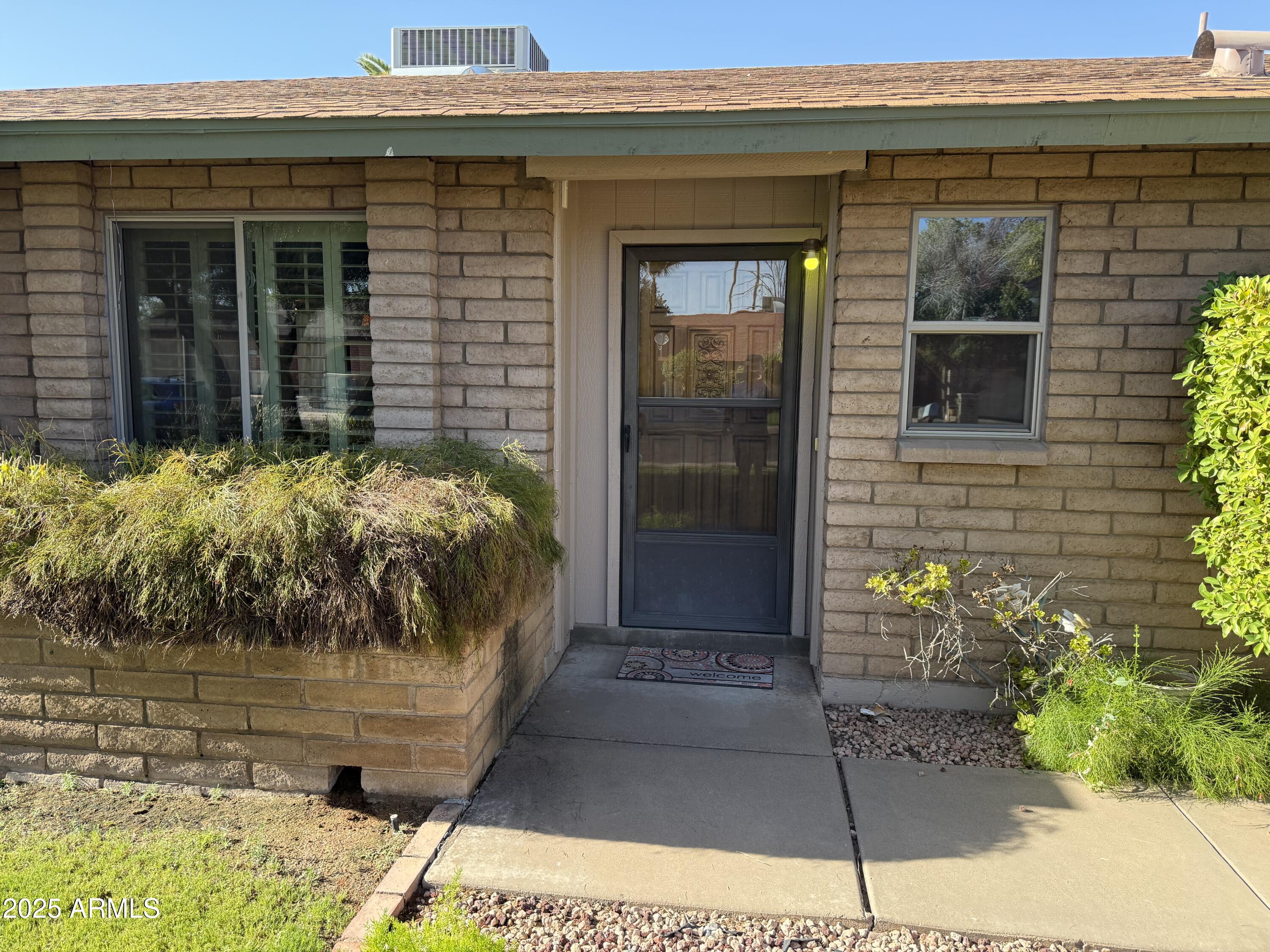 905 W MISSION Drive